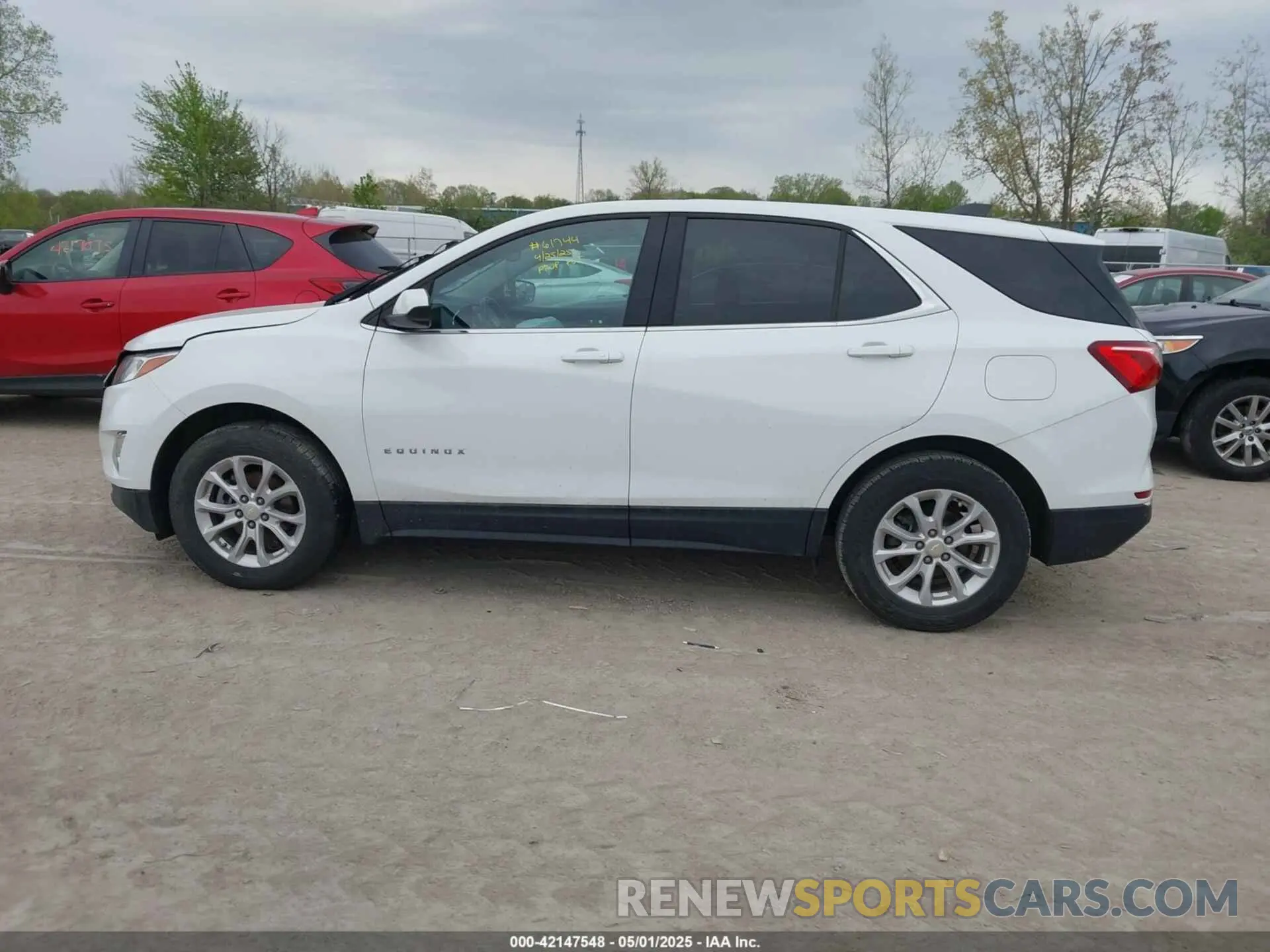13 Photograph of a damaged car 3GNAXKEV4LS692641 CHEVROLET EQUINOX 2020