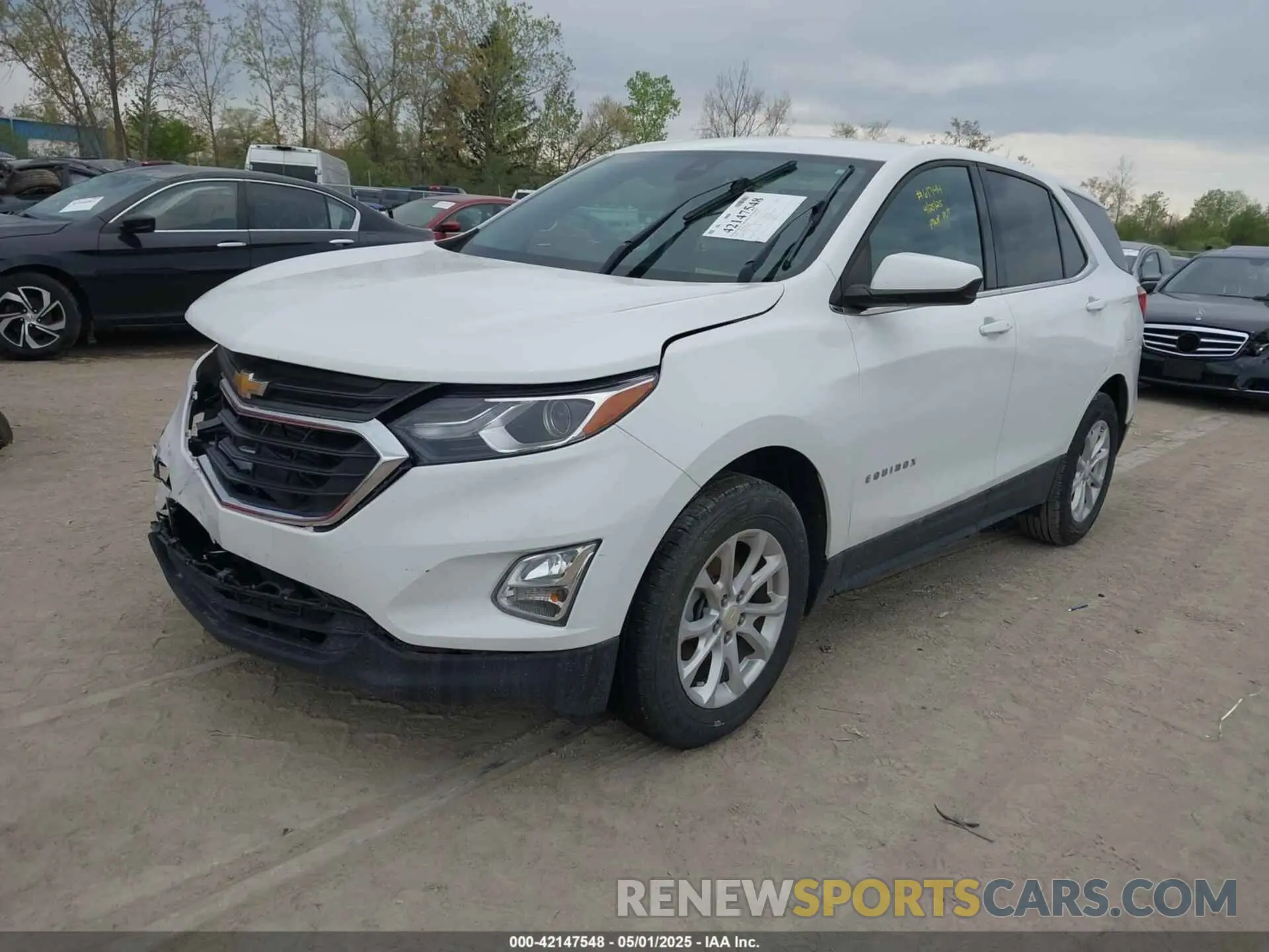2 Photograph of a damaged car 3GNAXKEV4LS692641 CHEVROLET EQUINOX 2020