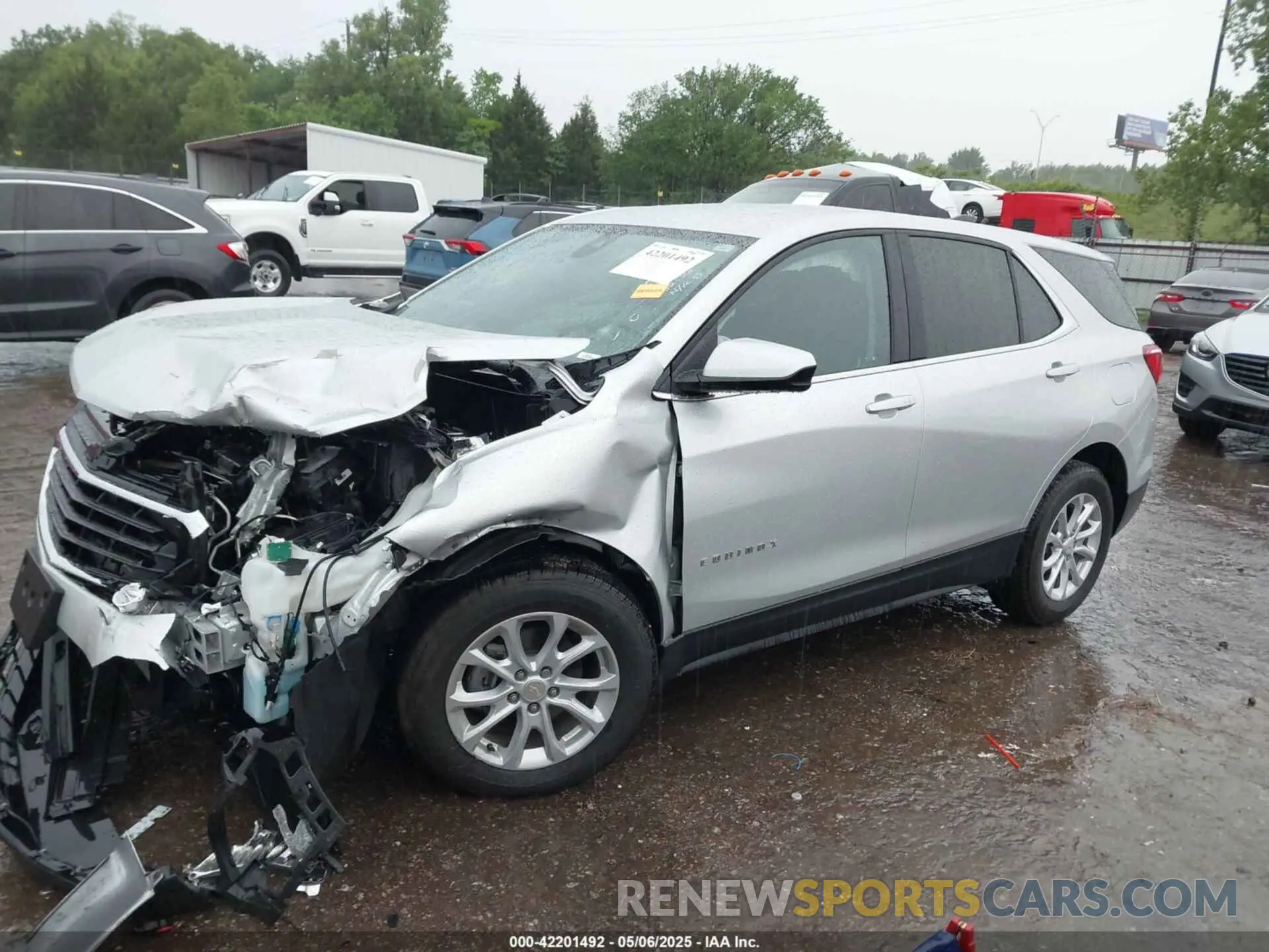13 Photograph of a damaged car 3GNAXKEV4LS717487 CHEVROLET EQUINOX 2020