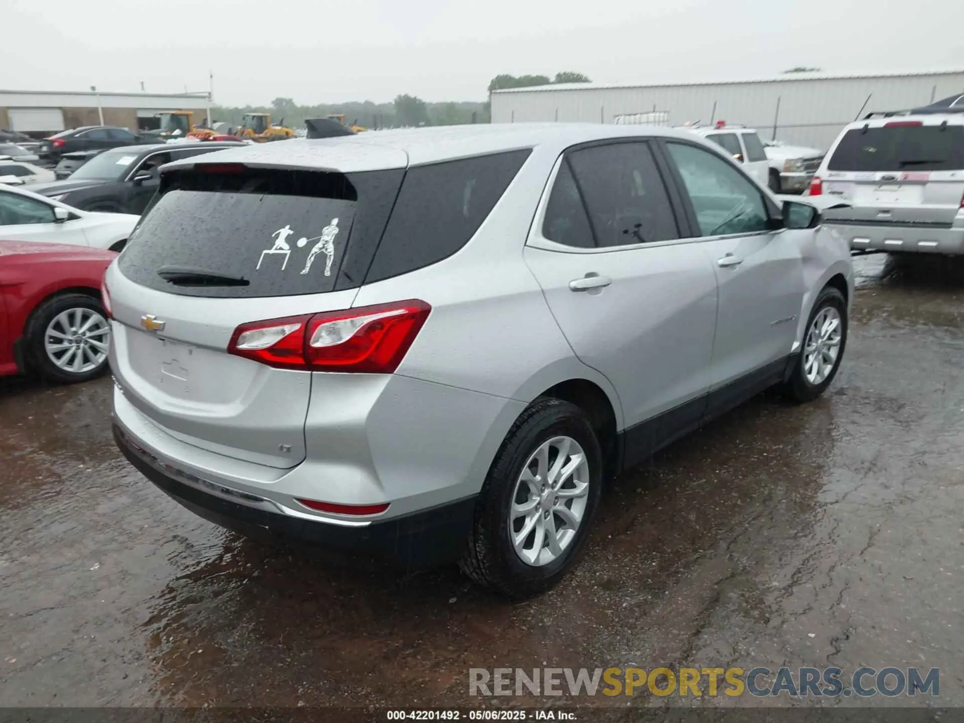 4 Photograph of a damaged car 3GNAXKEV4LS717487 CHEVROLET EQUINOX 2020