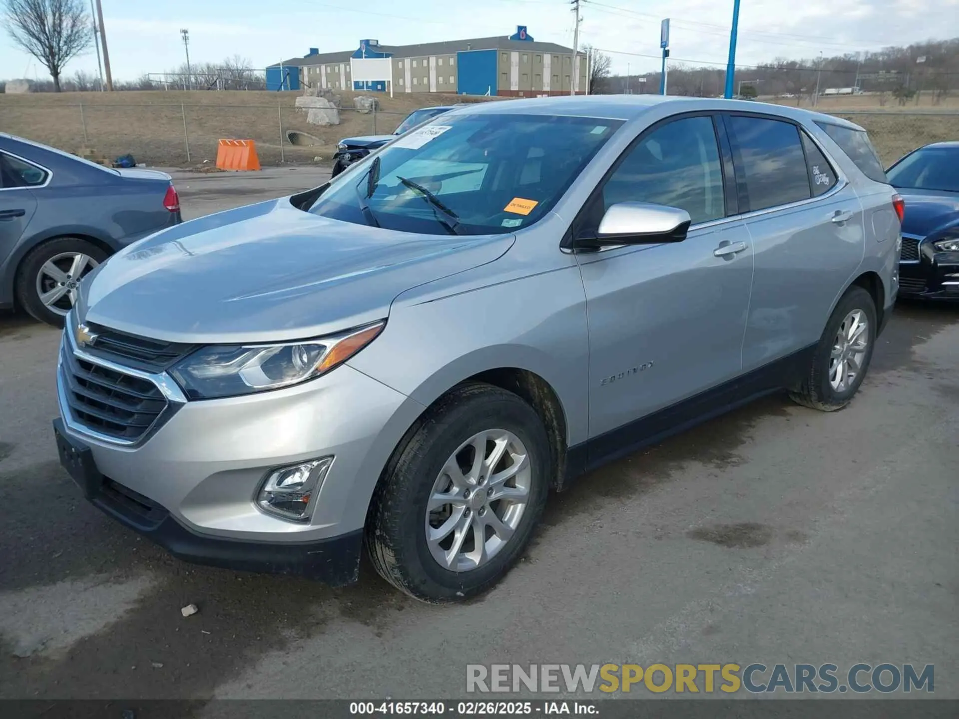 2 Photograph of a damaged car 3GNAXKEV5LL272574 CHEVROLET EQUINOX 2020