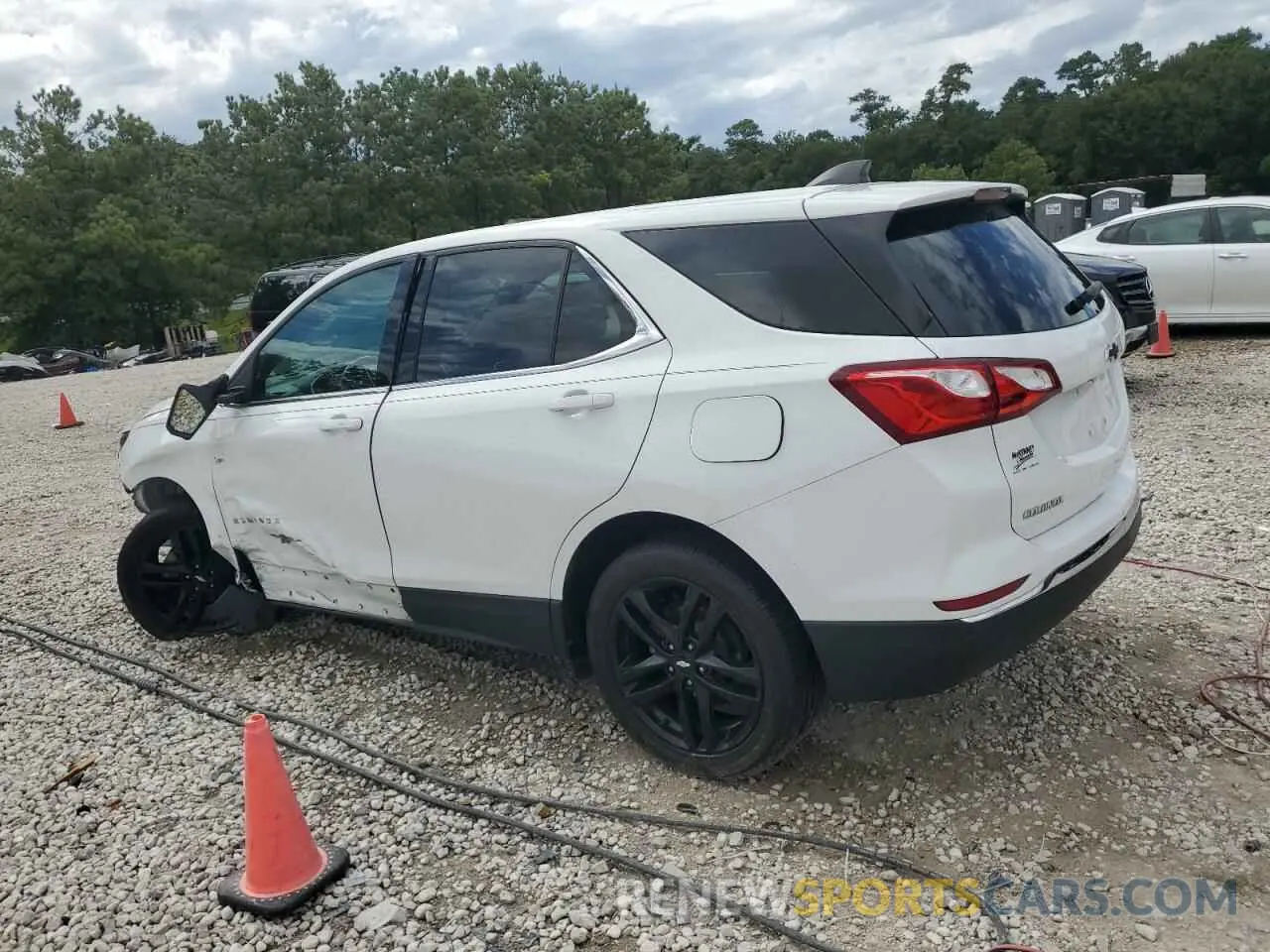 2 Photograph of a damaged car 3GNAXKEV5LS715764 CHEVROLET EQUINOX 2020