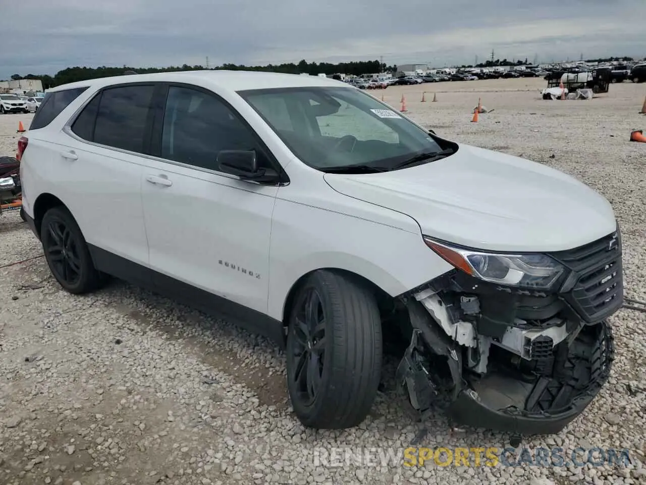 4 Photograph of a damaged car 3GNAXKEV5LS715764 CHEVROLET EQUINOX 2020