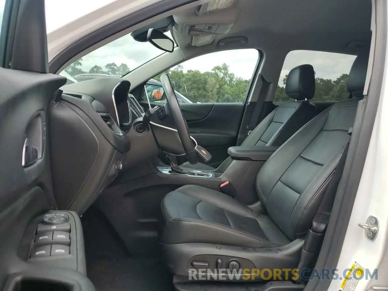 7 Photograph of a damaged car 3GNAXKEV5LS715764 CHEVROLET EQUINOX 2020