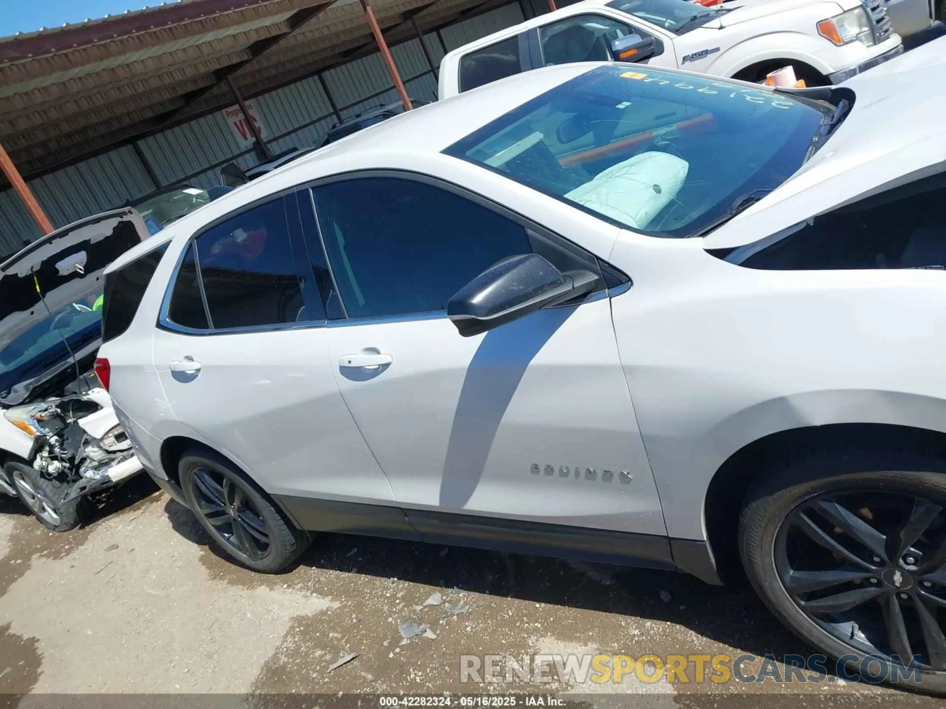 14 Photograph of a damaged car 3GNAXKEV5LS736582 CHEVROLET EQUINOX 2020