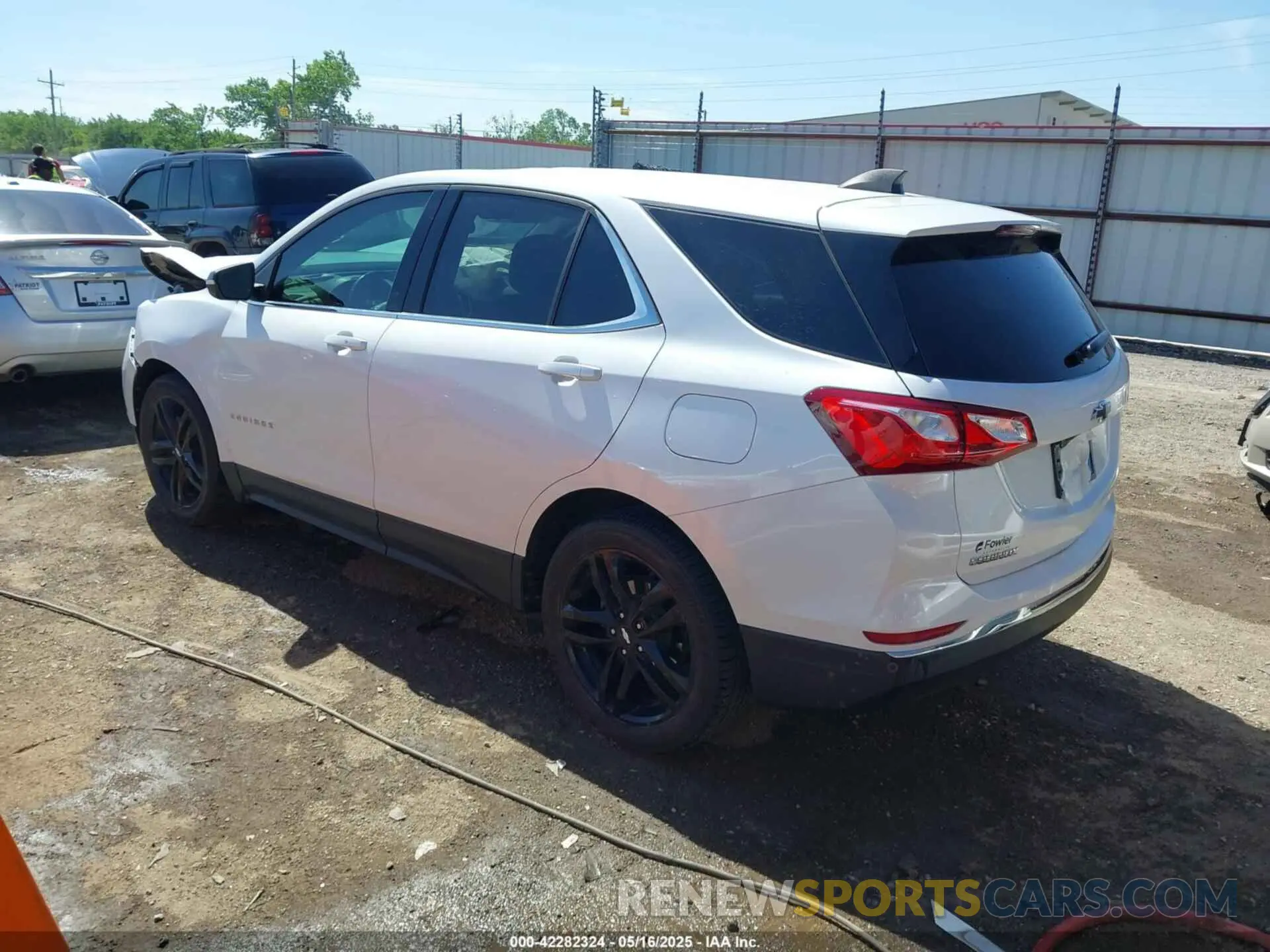 3 Photograph of a damaged car 3GNAXKEV5LS736582 CHEVROLET EQUINOX 2020