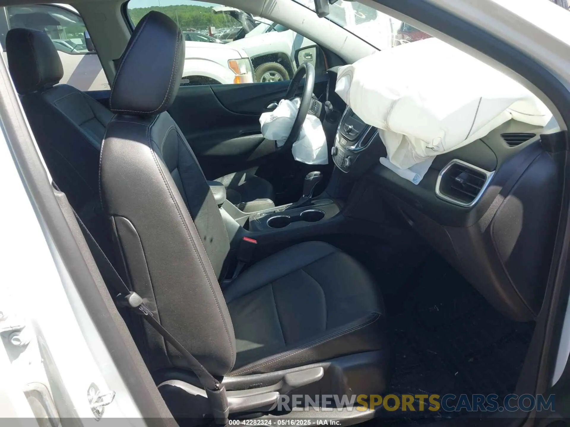 5 Photograph of a damaged car 3GNAXKEV5LS736582 CHEVROLET EQUINOX 2020