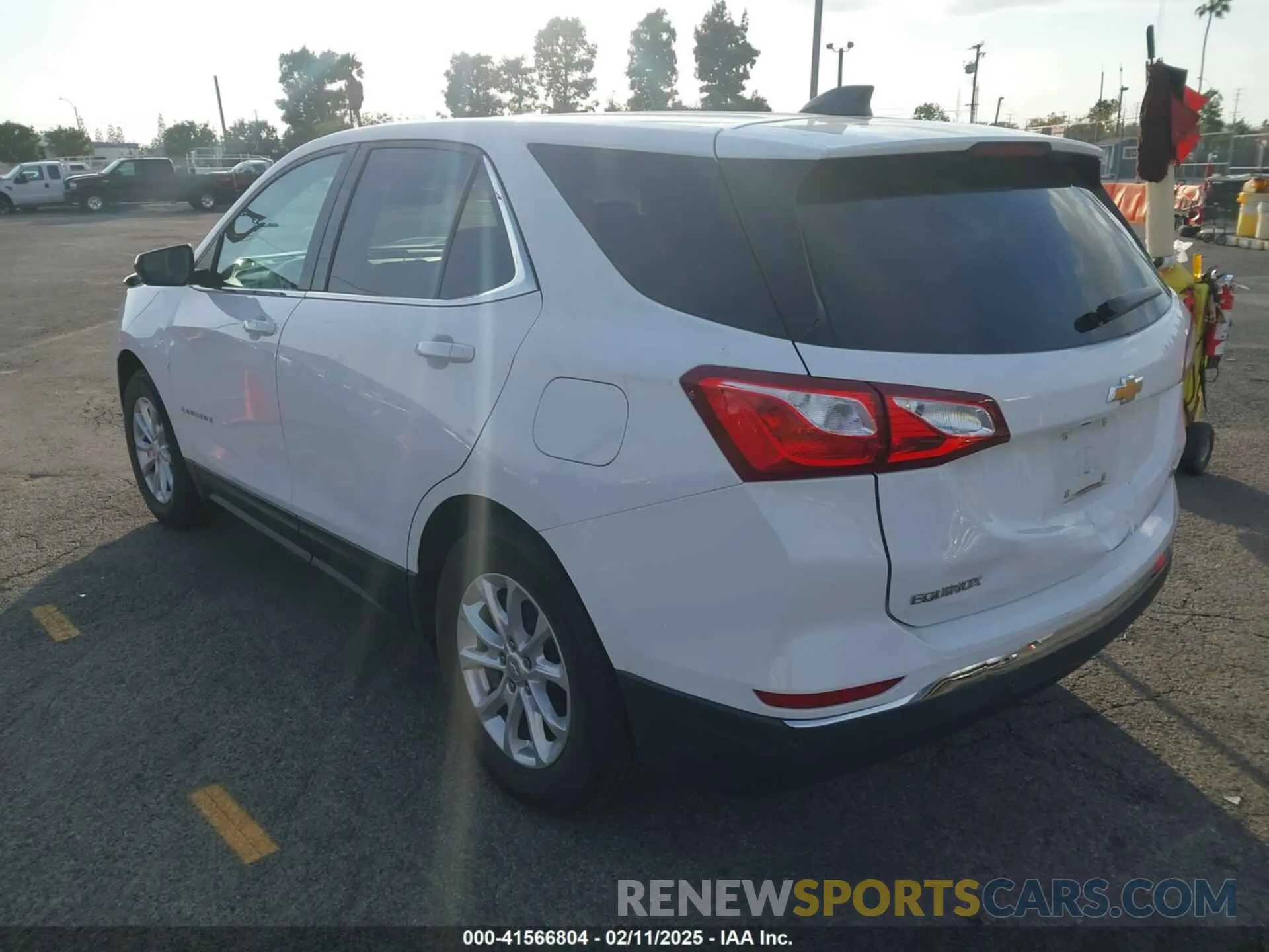 3 Фотография поврежденного автомобиля 3GNAXKEV6LL215431 CHEVROLET EQUINOX 2020