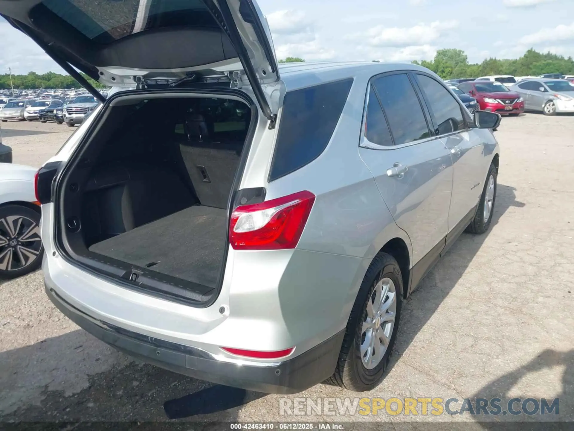 4 Фотография поврежденного автомобиля 3GNAXKEV6LS503049 CHEVROLET EQUINOX 2020