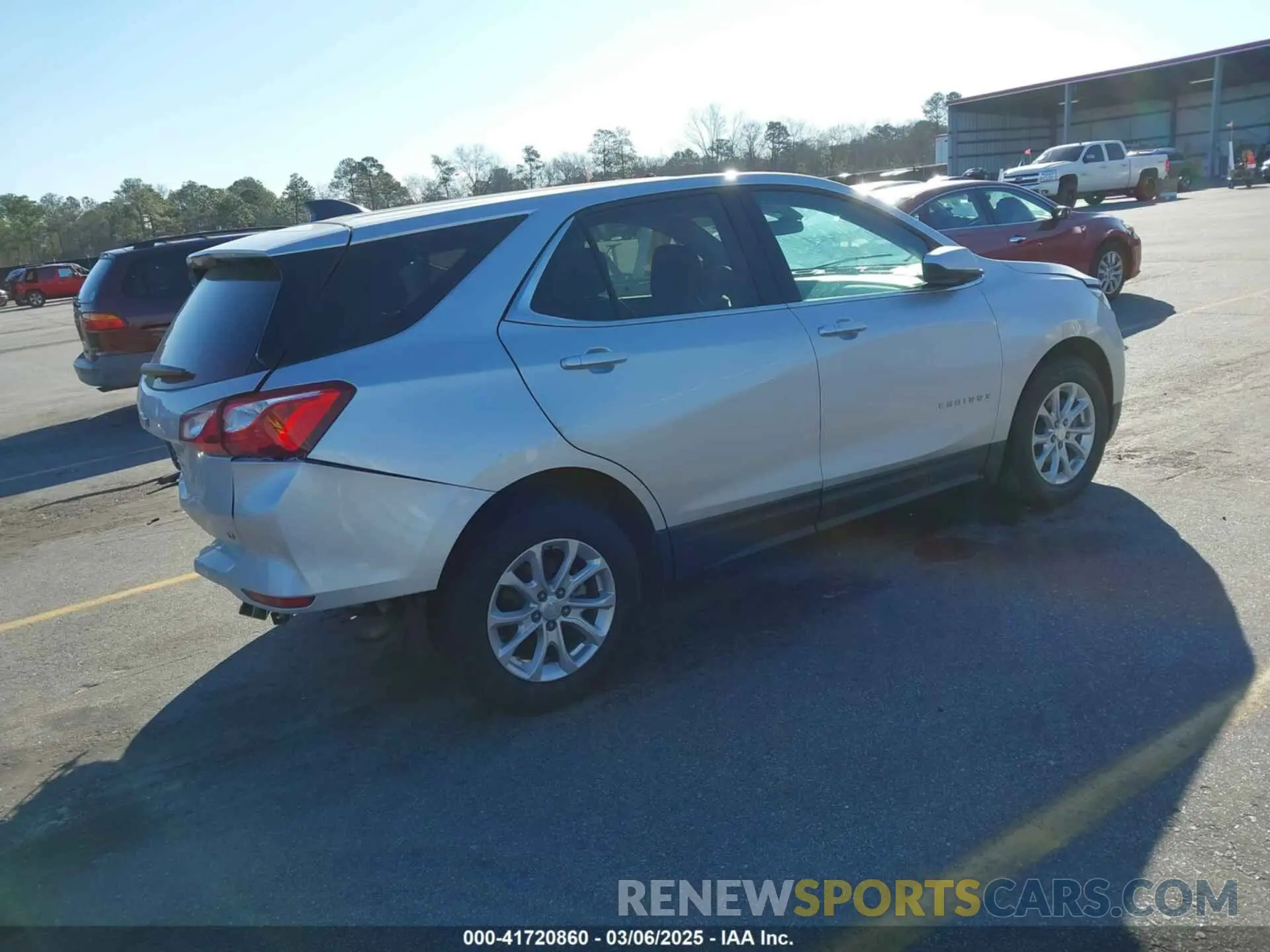 4 Photograph of a damaged car 3GNAXKEV6LS681480 CHEVROLET EQUINOX 2020
