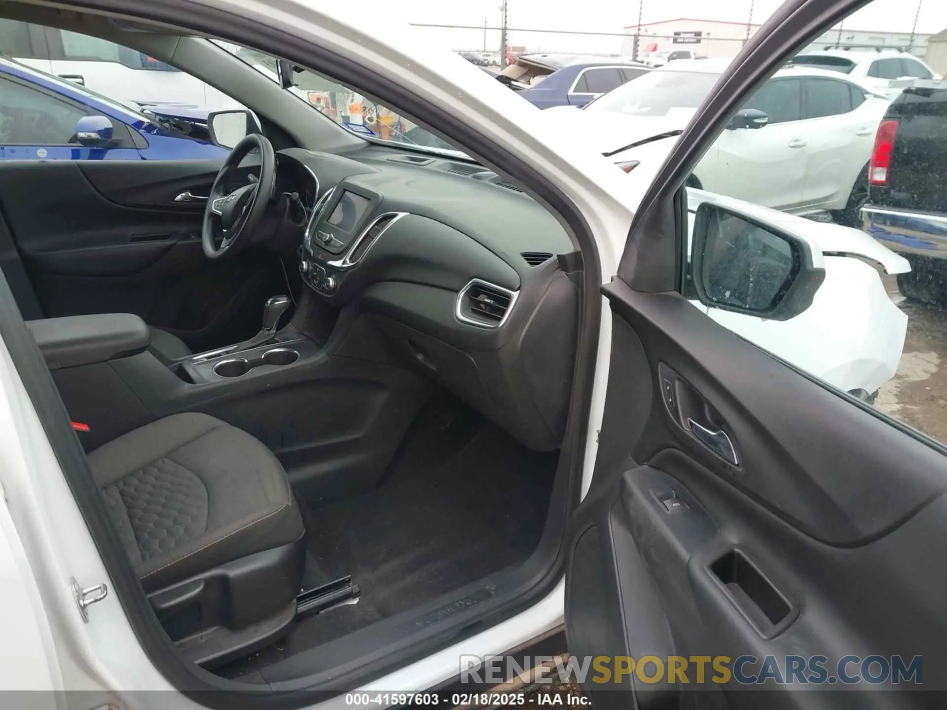 5 Photograph of a damaged car 3GNAXKEV7LS515582 CHEVROLET EQUINOX 2020