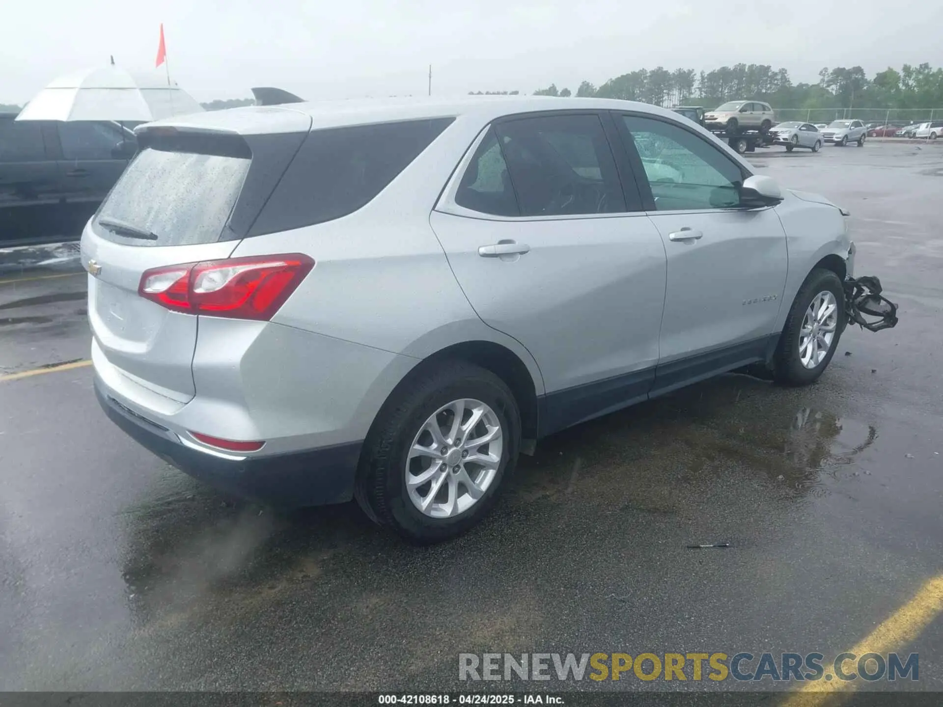 4 Photograph of a damaged car 3GNAXKEV7LS676840 CHEVROLET EQUINOX 2020