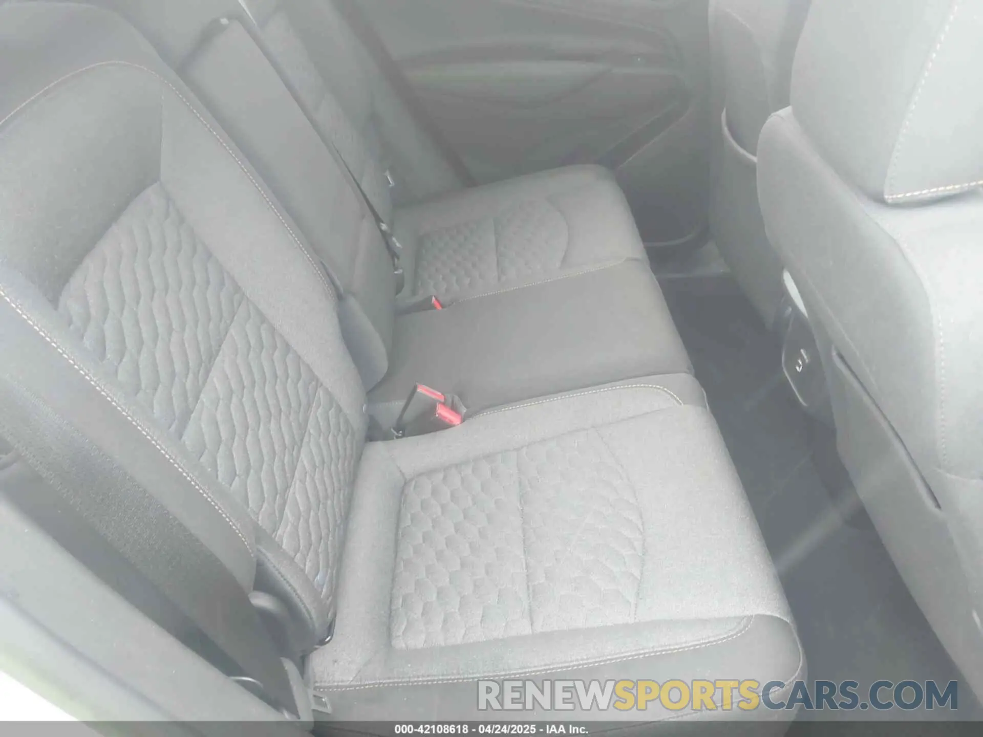 8 Photograph of a damaged car 3GNAXKEV7LS676840 CHEVROLET EQUINOX 2020
