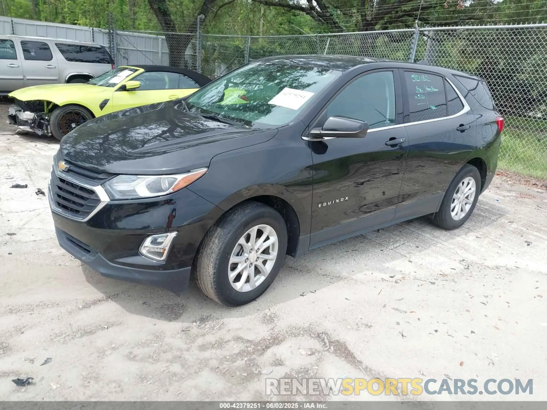 2 Photograph of a damaged car 3GNAXKEV8LL289983 CHEVROLET EQUINOX 2020