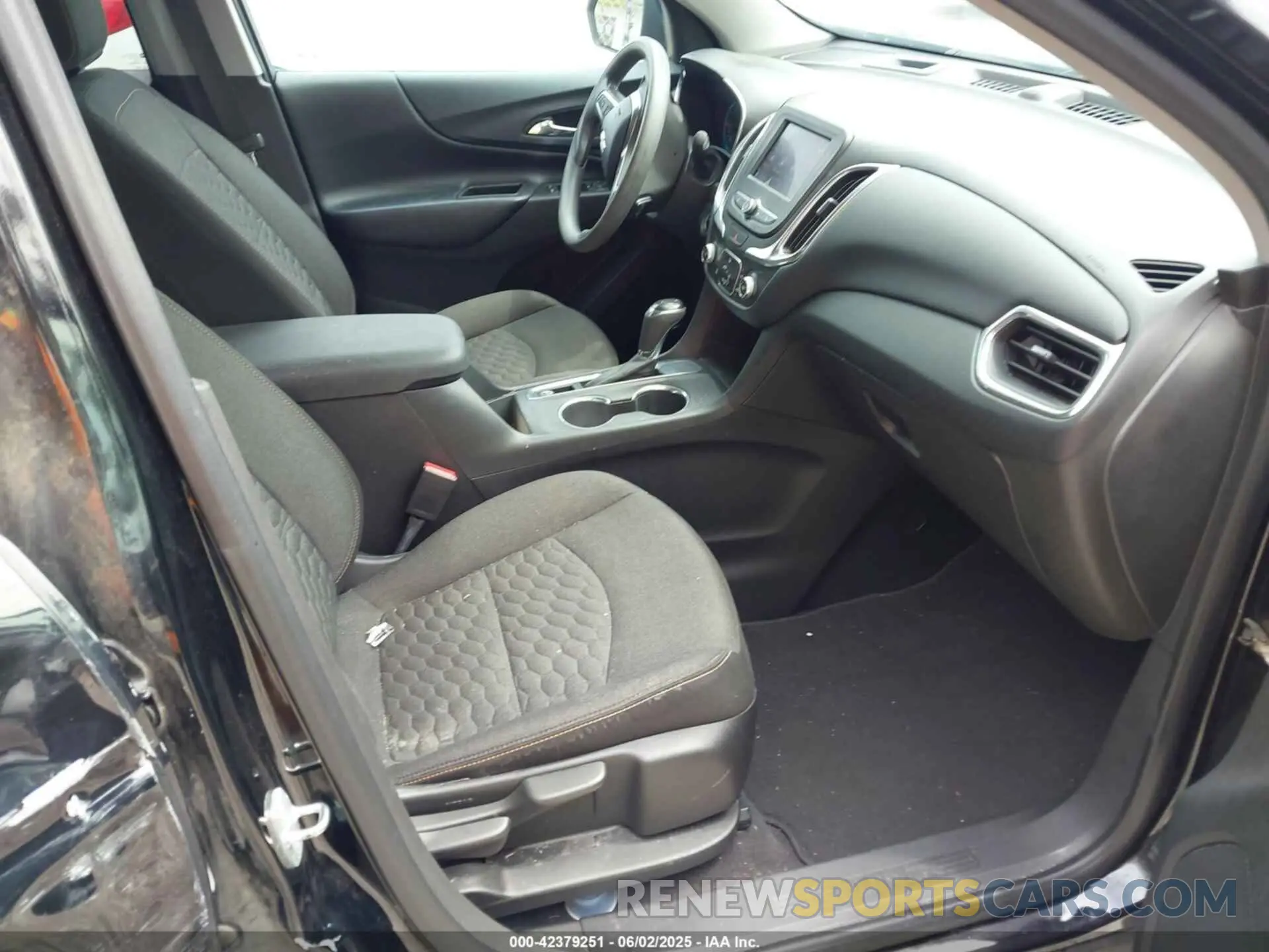 5 Photograph of a damaged car 3GNAXKEV8LL289983 CHEVROLET EQUINOX 2020