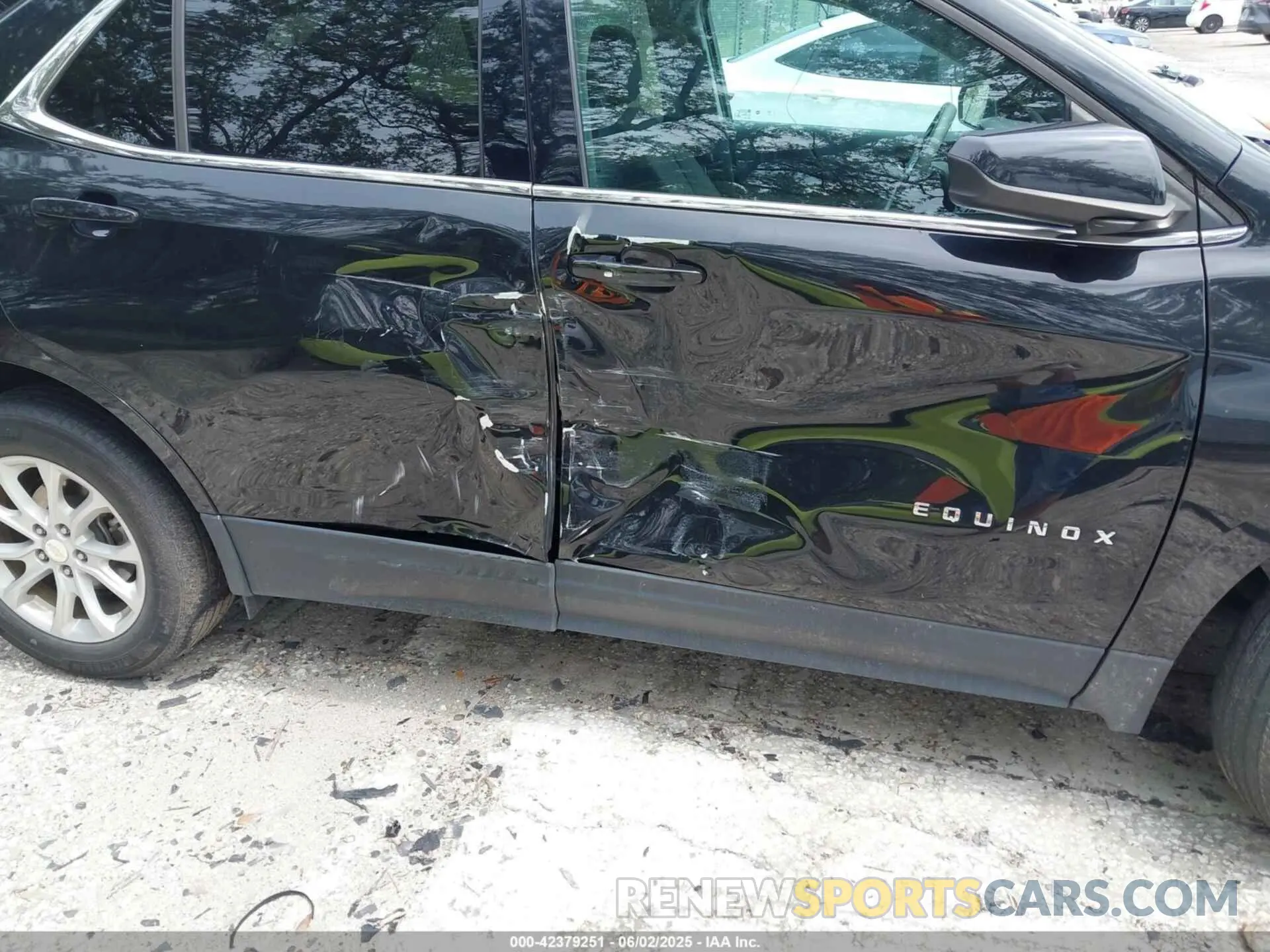 6 Photograph of a damaged car 3GNAXKEV8LL289983 CHEVROLET EQUINOX 2020