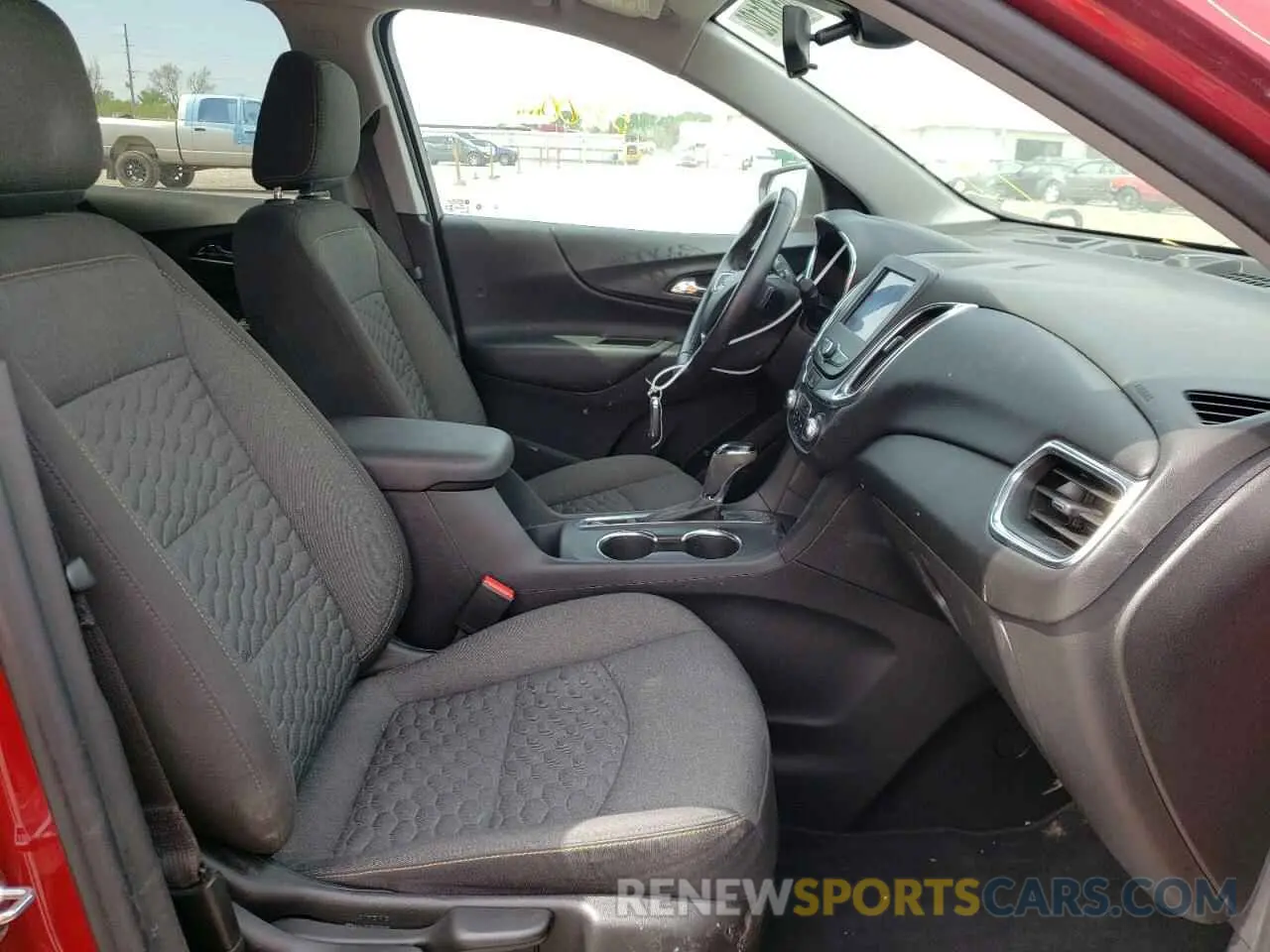 5 Photograph of a damaged car 3GNAXKEV8LS614265 CHEVROLET EQUINOX 2020