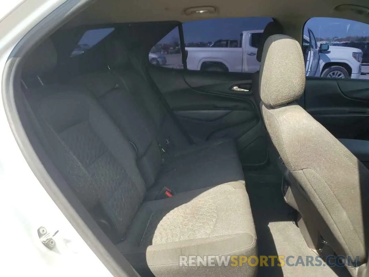 11 Photograph of a damaged car 3GNAXKEV8LS683537 CHEVROLET EQUINOX 2020