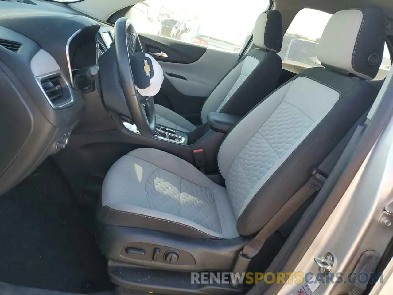 7 Photograph of a damaged car 3GNAXKEV8LS729481 CHEVROLET EQUINOX 2020