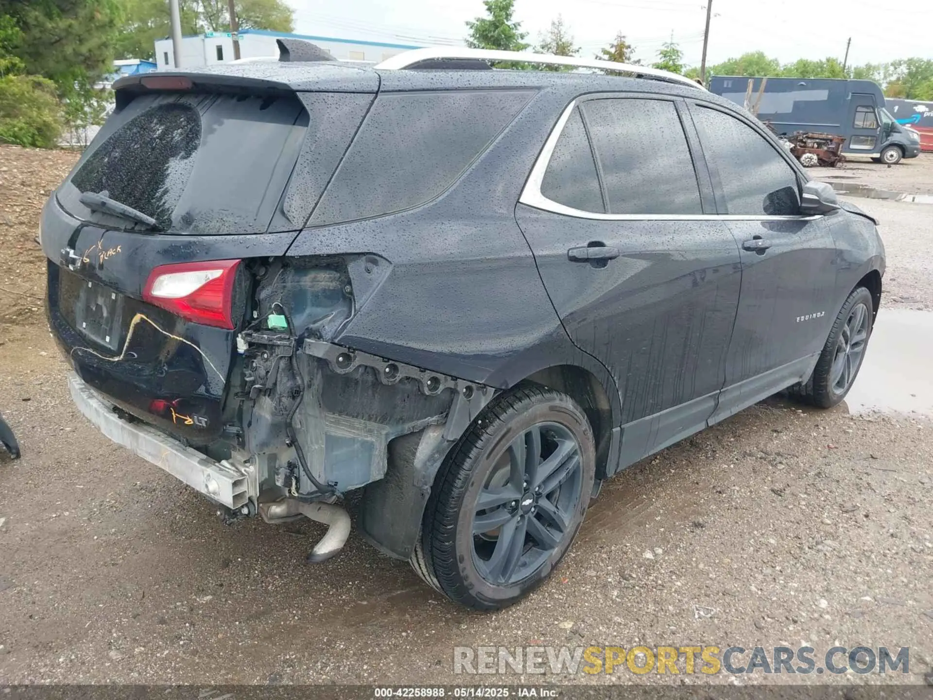 4 Photograph of a damaged car 3GNAXKEV8LS735376 CHEVROLET EQUINOX 2020