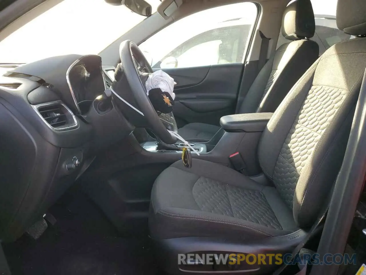7 Photograph of a damaged car 3GNAXKEV9LL123780 CHEVROLET EQUINOX 2020
