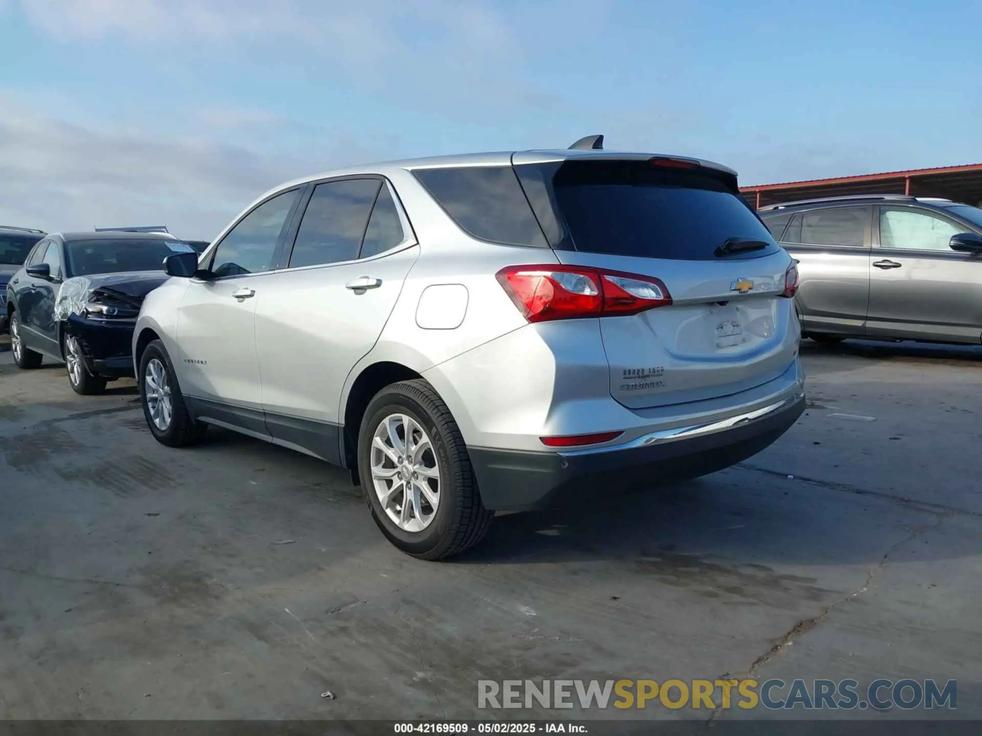 14 Photograph of a damaged car 3GNAXKEV9LS611052 CHEVROLET EQUINOX 2020