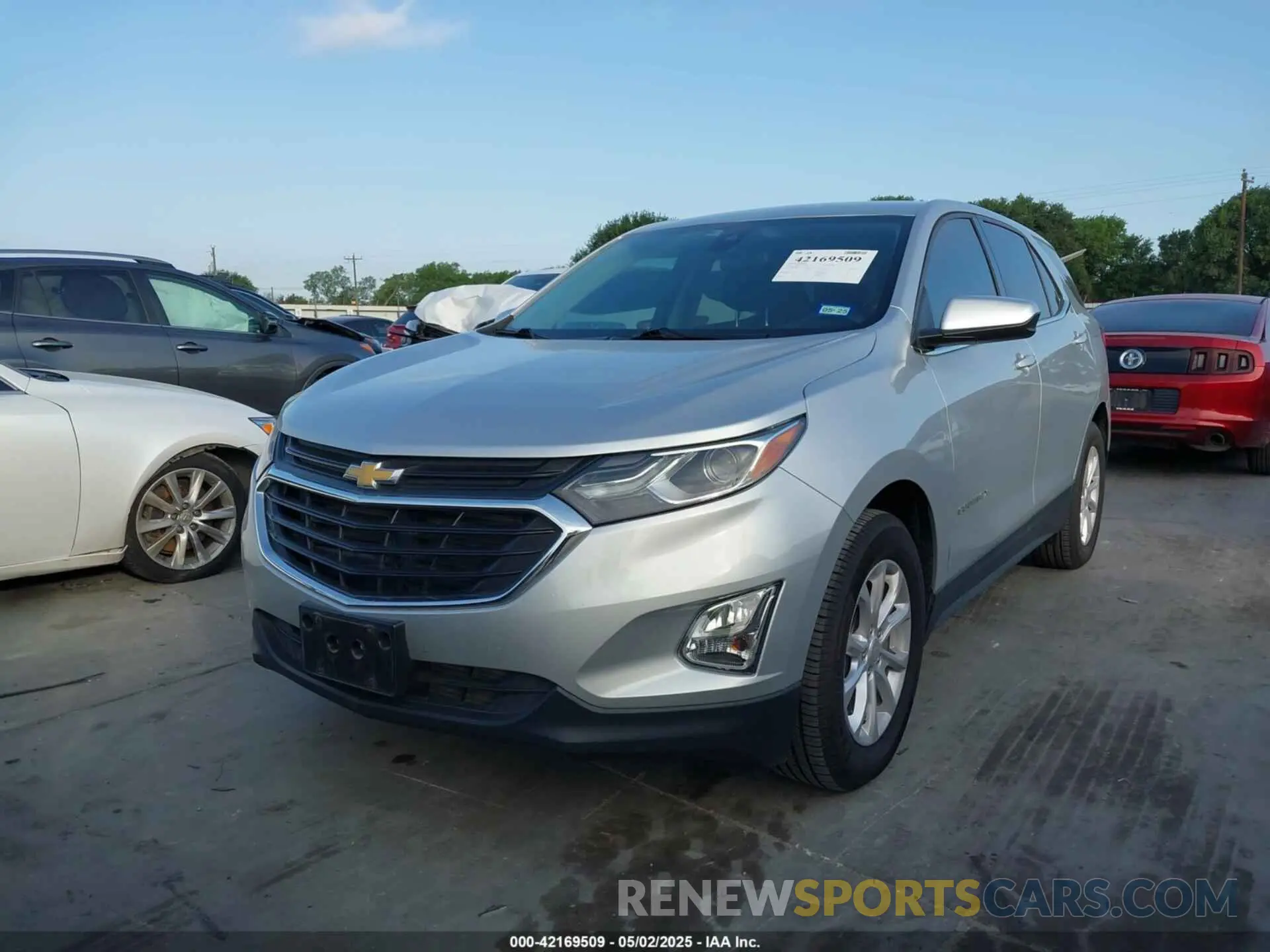 2 Photograph of a damaged car 3GNAXKEV9LS611052 CHEVROLET EQUINOX 2020