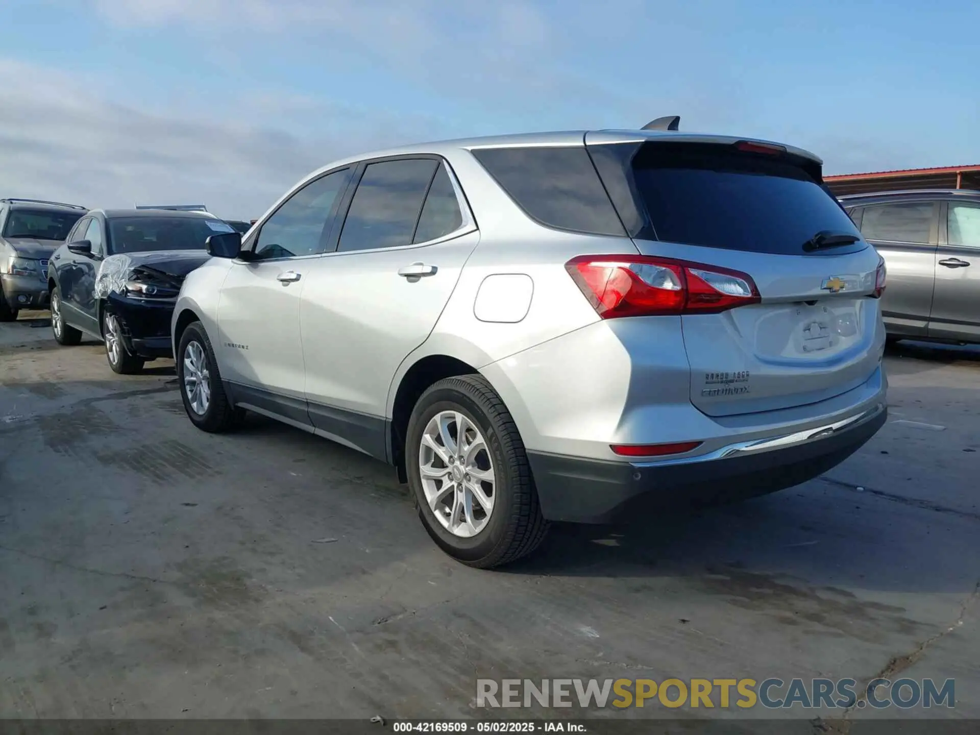 3 Photograph of a damaged car 3GNAXKEV9LS611052 CHEVROLET EQUINOX 2020