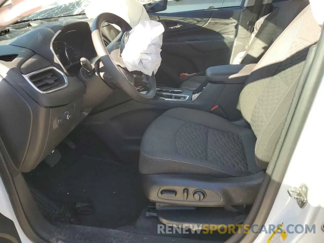 7 Photograph of a damaged car 3GNAXKEVXLS533526 CHEVROLET EQUINOX 2020