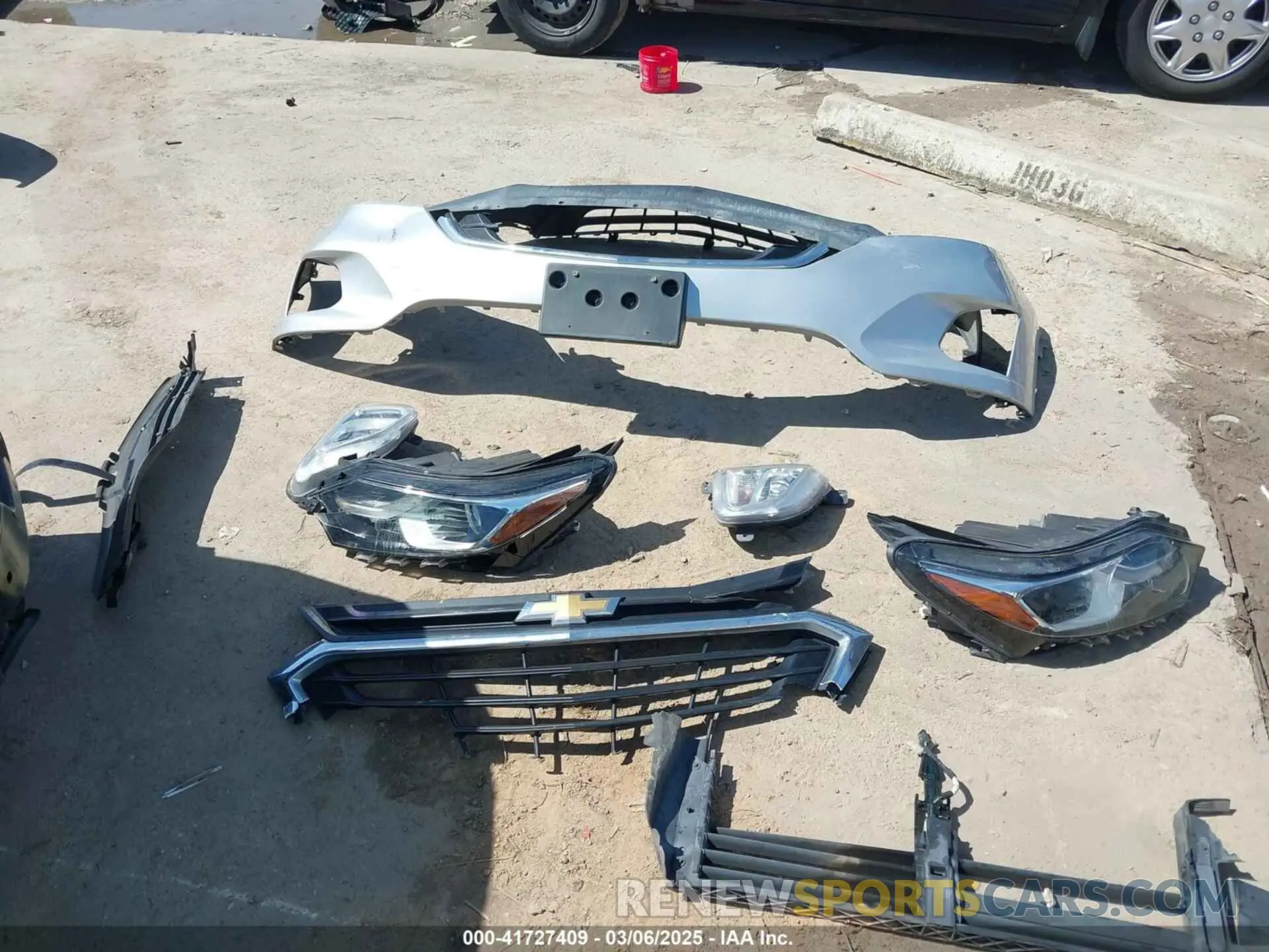 12 Photograph of a damaged car 3GNAXKEVXLS576599 CHEVROLET EQUINOX 2020
