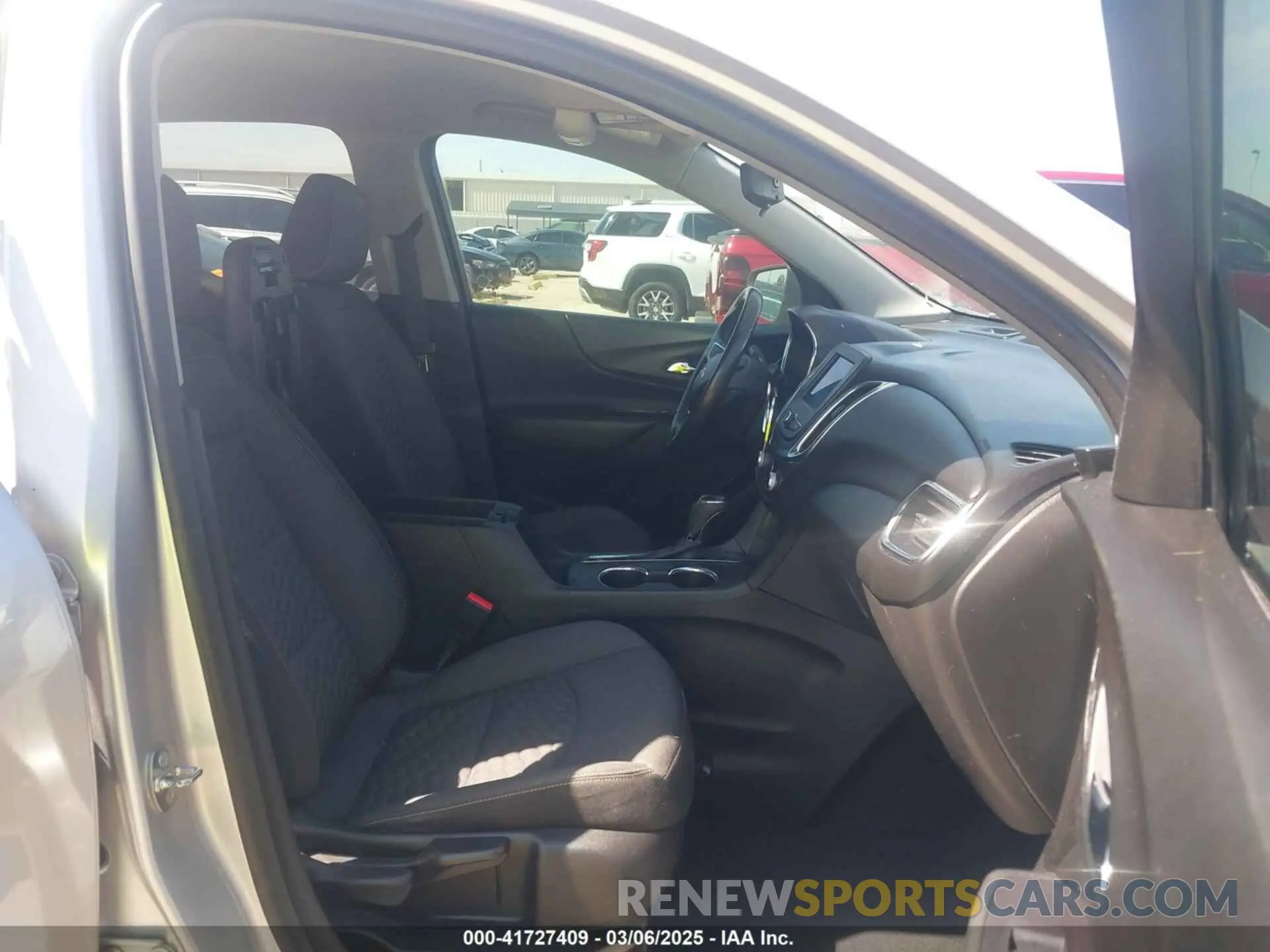 5 Photograph of a damaged car 3GNAXKEVXLS576599 CHEVROLET EQUINOX 2020