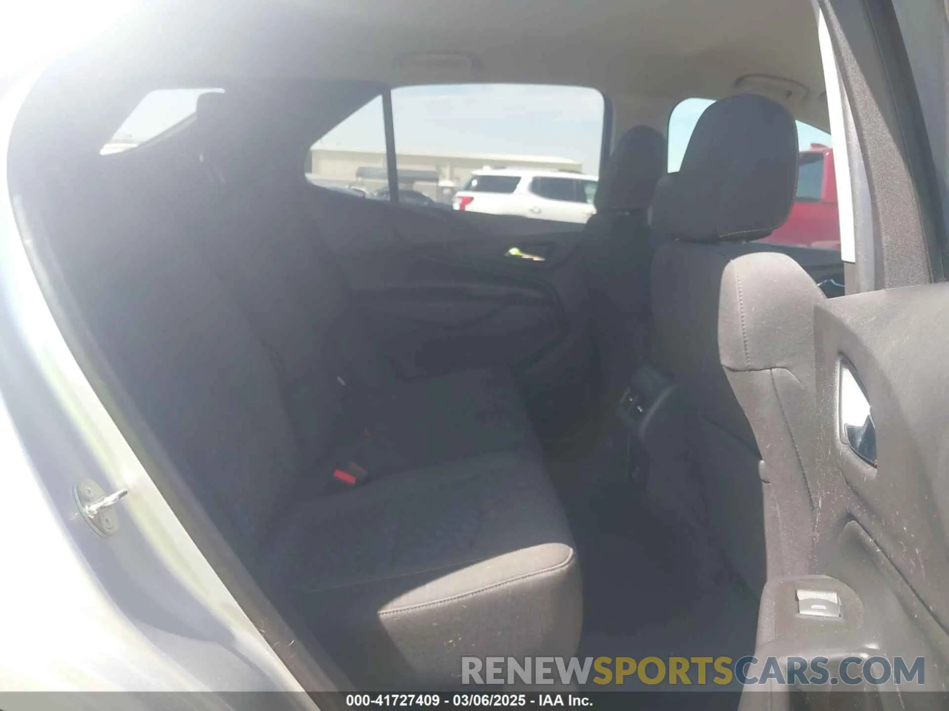 8 Photograph of a damaged car 3GNAXKEVXLS576599 CHEVROLET EQUINOX 2020