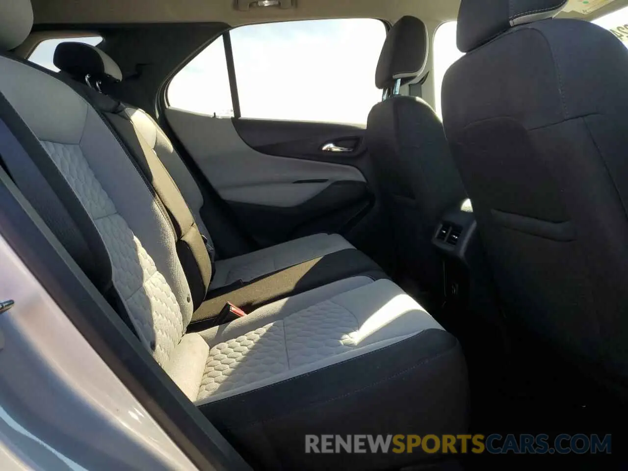 11 Photograph of a damaged car 3GNAXKEVXLS729451 CHEVROLET EQUINOX 2020