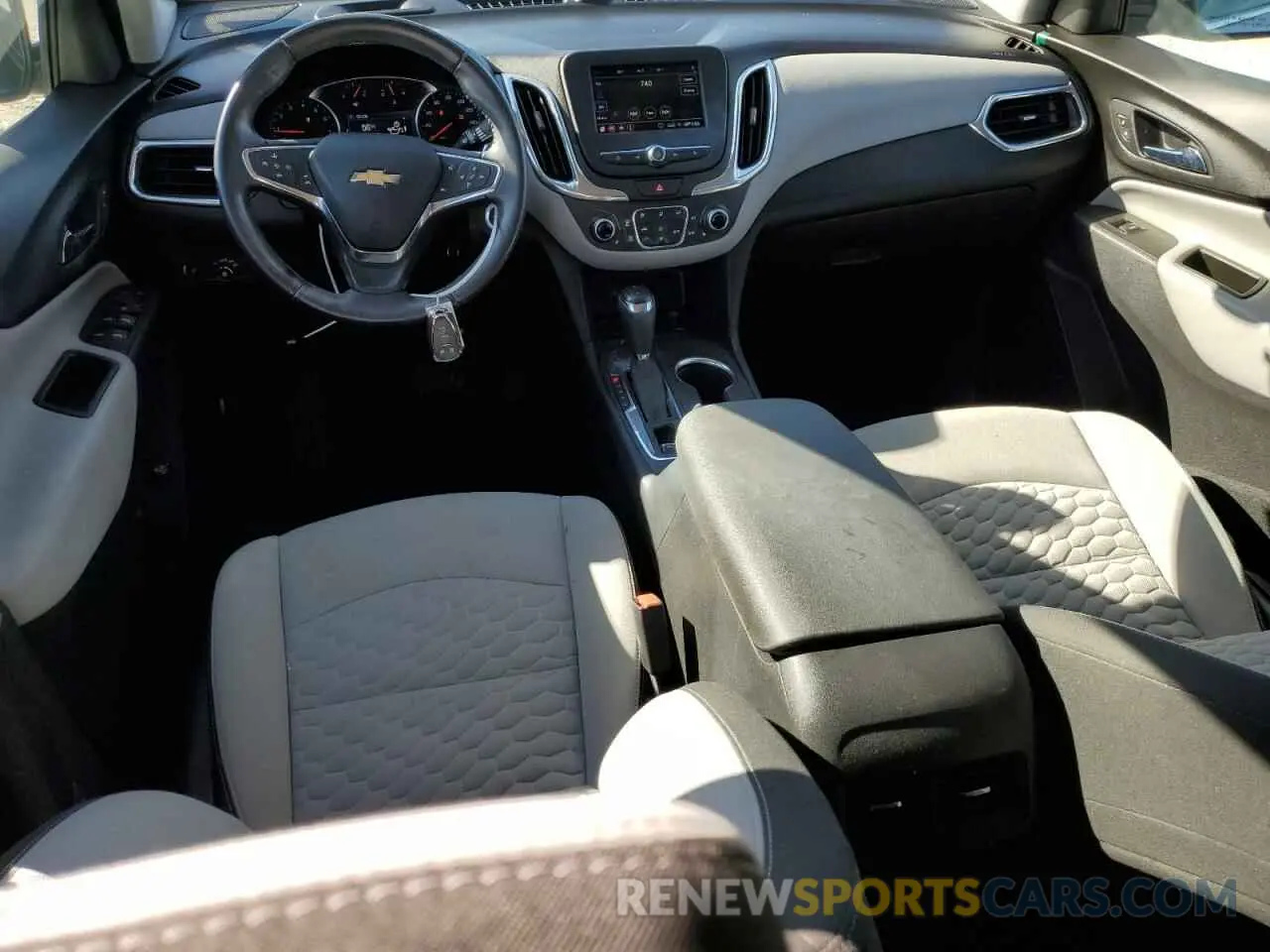 8 Photograph of a damaged car 3GNAXKEVXLS729451 CHEVROLET EQUINOX 2020