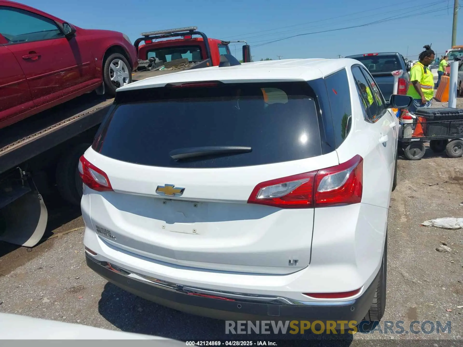 17 Photograph of a damaged car 3GNAXKEVXLS733337 CHEVROLET EQUINOX 2020