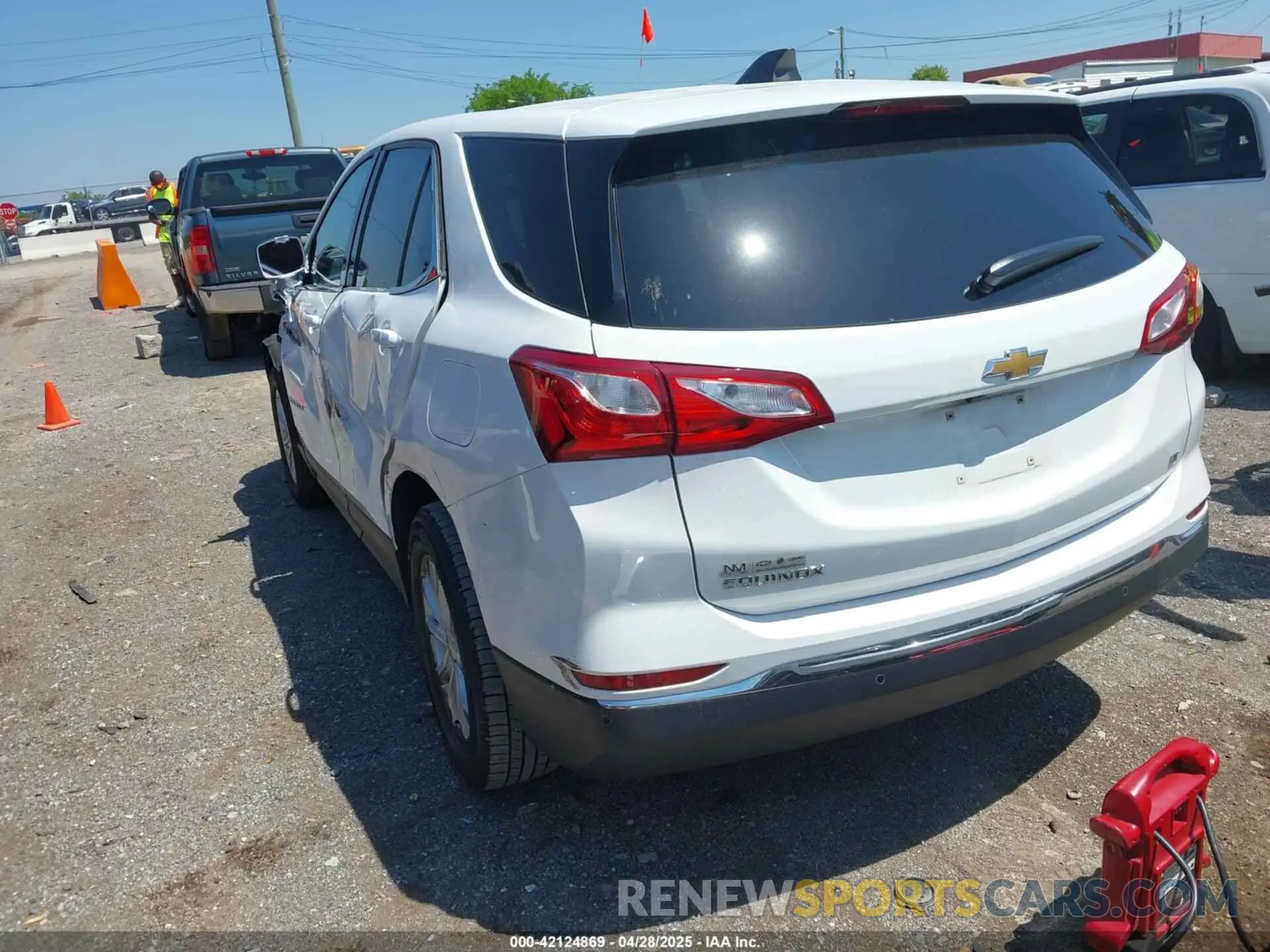 3 Photograph of a damaged car 3GNAXKEVXLS733337 CHEVROLET EQUINOX 2020