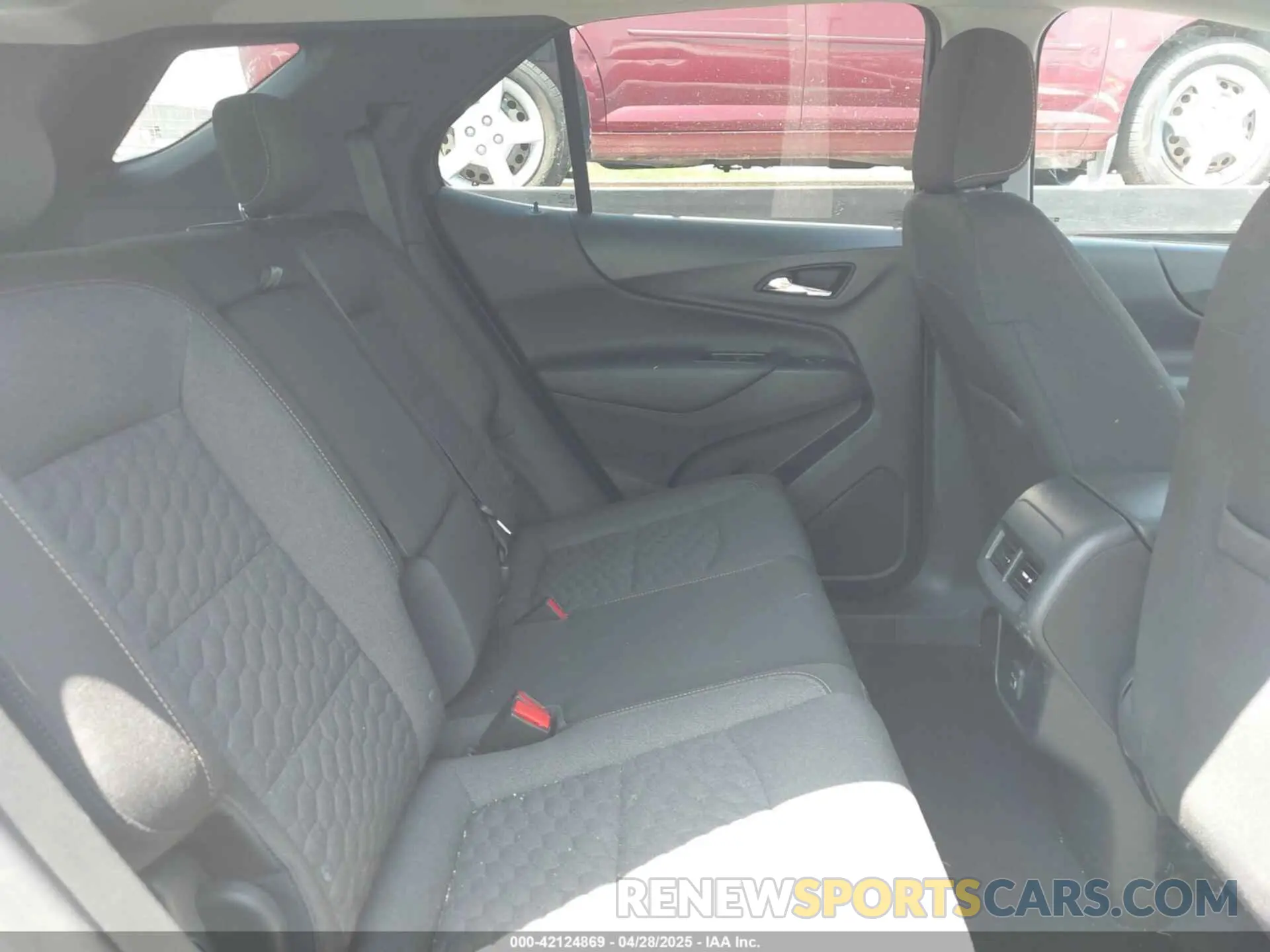 8 Photograph of a damaged car 3GNAXKEVXLS733337 CHEVROLET EQUINOX 2020