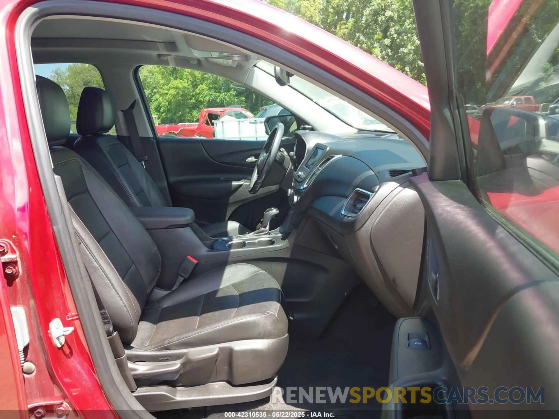 5 Photograph of a damaged car 3GNAXLEX0LL261165 CHEVROLET EQUINOX 2020