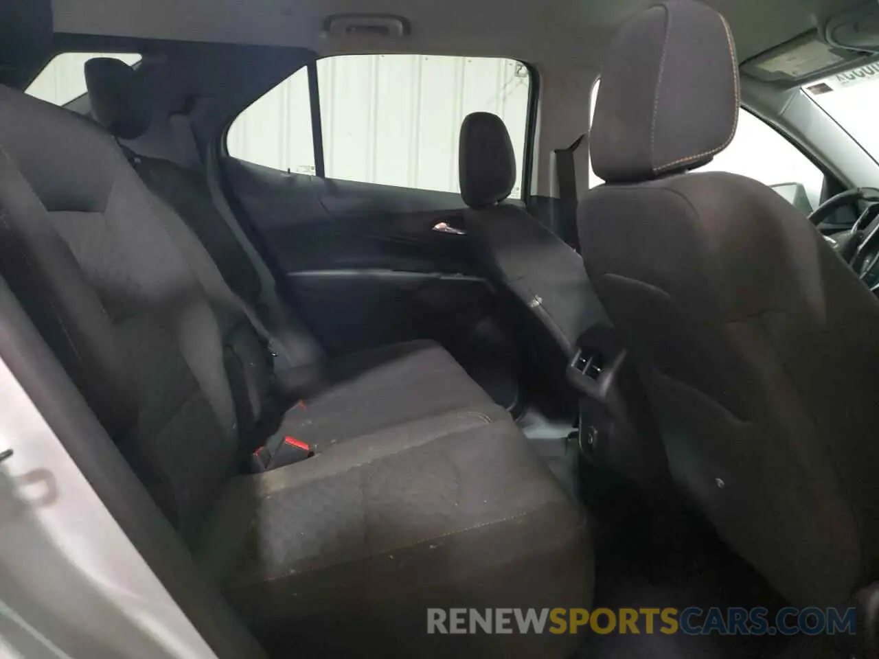 11 Photograph of a damaged car 3GNAXLEX0LS608015 CHEVROLET EQUINOX 2020