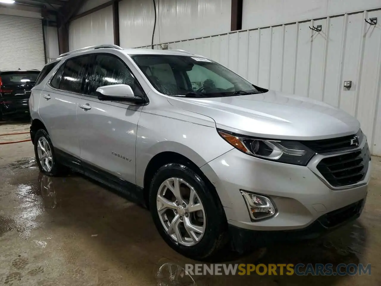 4 Photograph of a damaged car 3GNAXLEX0LS608015 CHEVROLET EQUINOX 2020