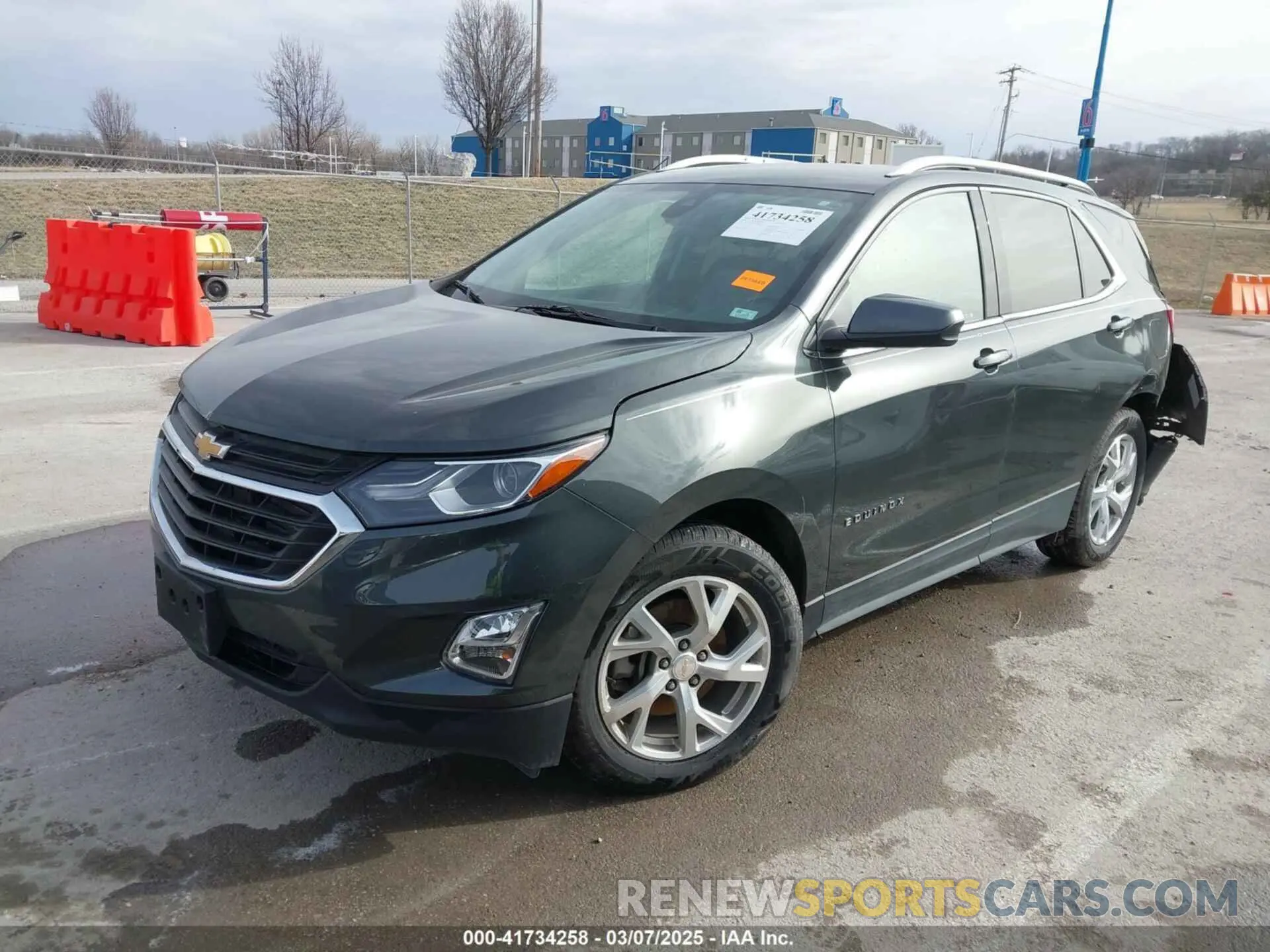 2 Photograph of a damaged car 3GNAXLEX7LS591231 CHEVROLET EQUINOX 2020