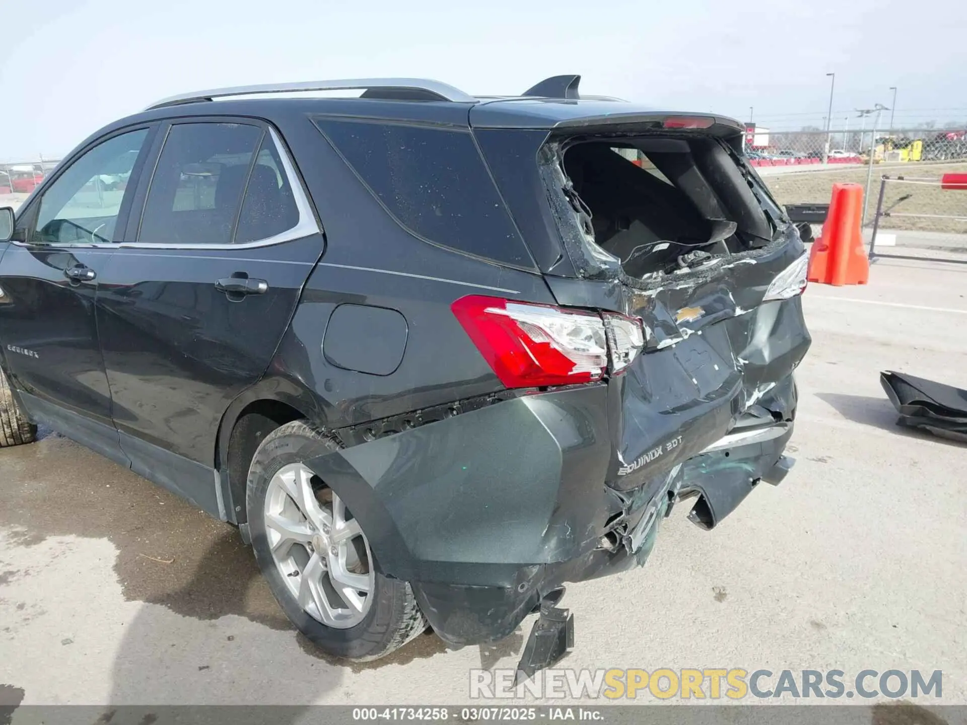 6 Photograph of a damaged car 3GNAXLEX7LS591231 CHEVROLET EQUINOX 2020