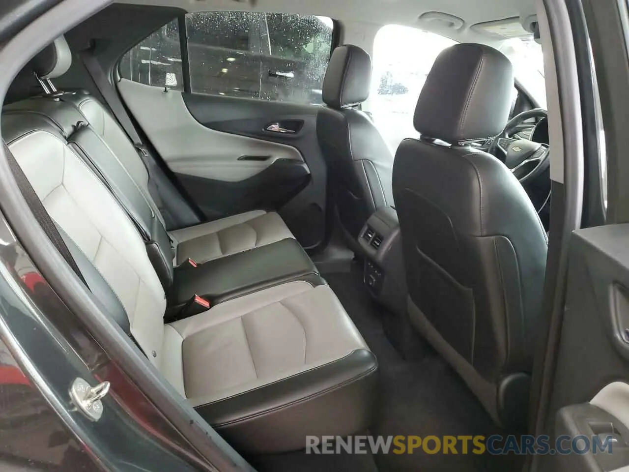 11 Photograph of a damaged car 3GNAXNEV8LS536085 CHEVROLET EQUINOX 2020