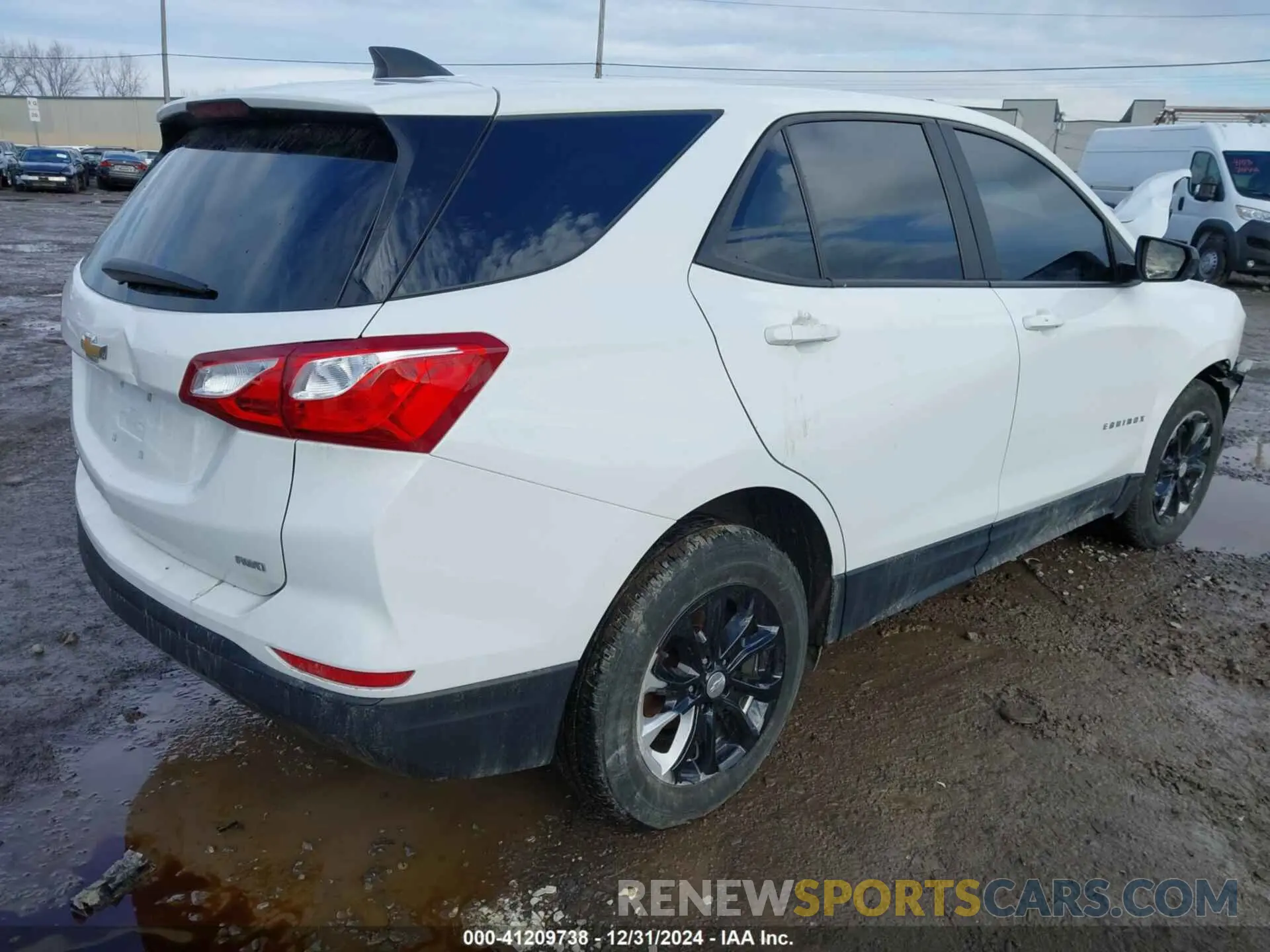 4 Photograph of a damaged car 3GNAXSEV2LS611202 CHEVROLET EQUINOX 2020