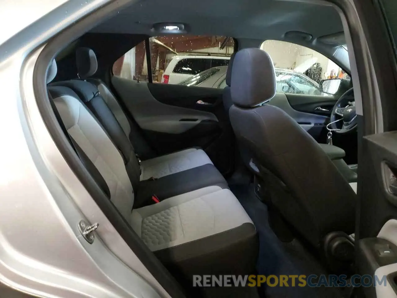 11 Photograph of a damaged car 3GNAXSEV6LS610313 CHEVROLET EQUINOX 2020