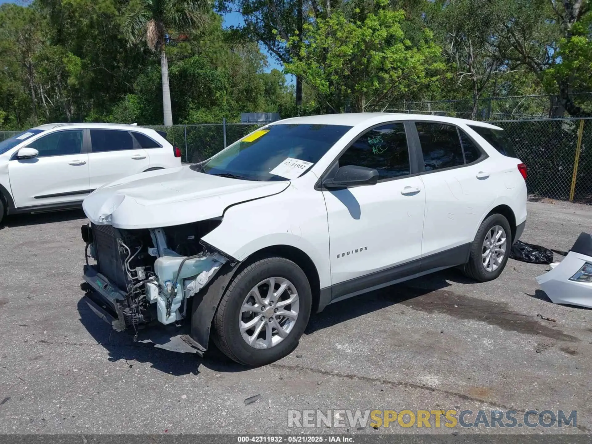 2 Фотография поврежденного автомобиля 3GNAXSEV8LS709523 CHEVROLET EQUINOX 2020