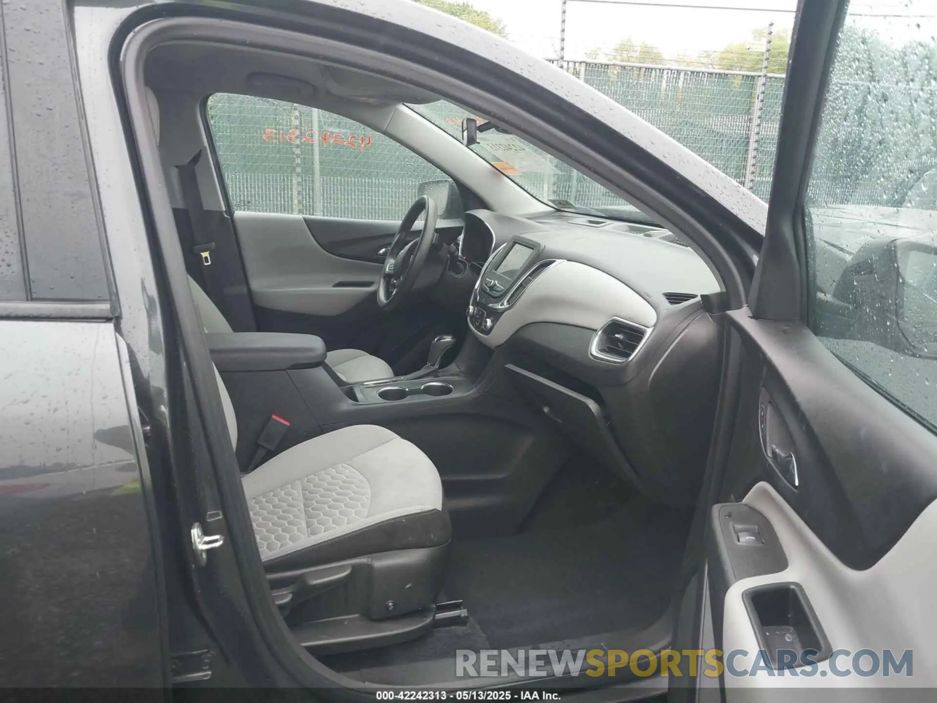 5 Фотография поврежденного автомобиля 3GNAXSEV9LS660980 CHEVROLET EQUINOX 2020