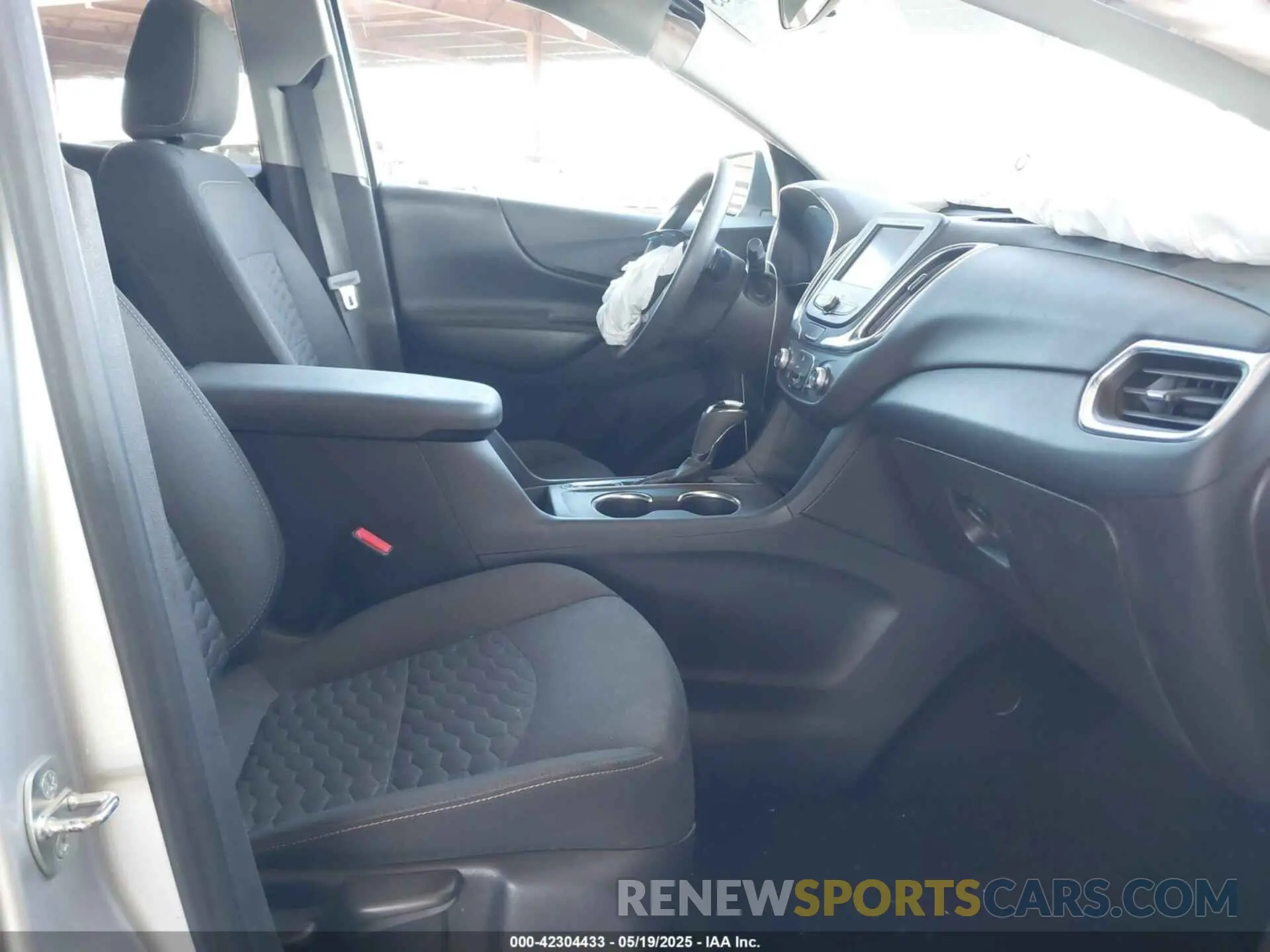 5 Photograph of a damaged car 3GNAXTEV2LS726176 CHEVROLET EQUINOX 2020
