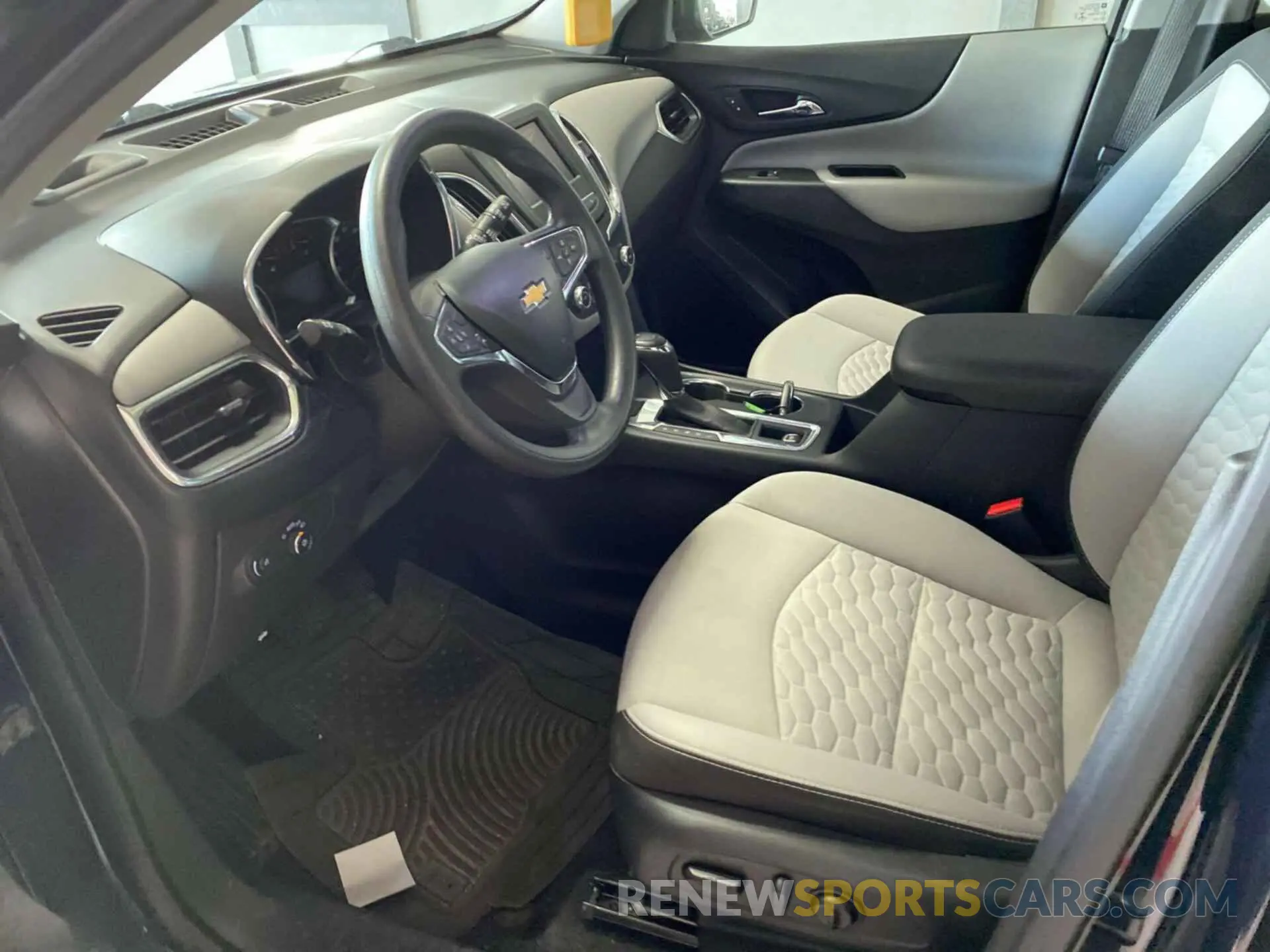 18 Photograph of a damaged car 3GNAXTEV5LS729394 CHEVROLET EQUINOX 2020
