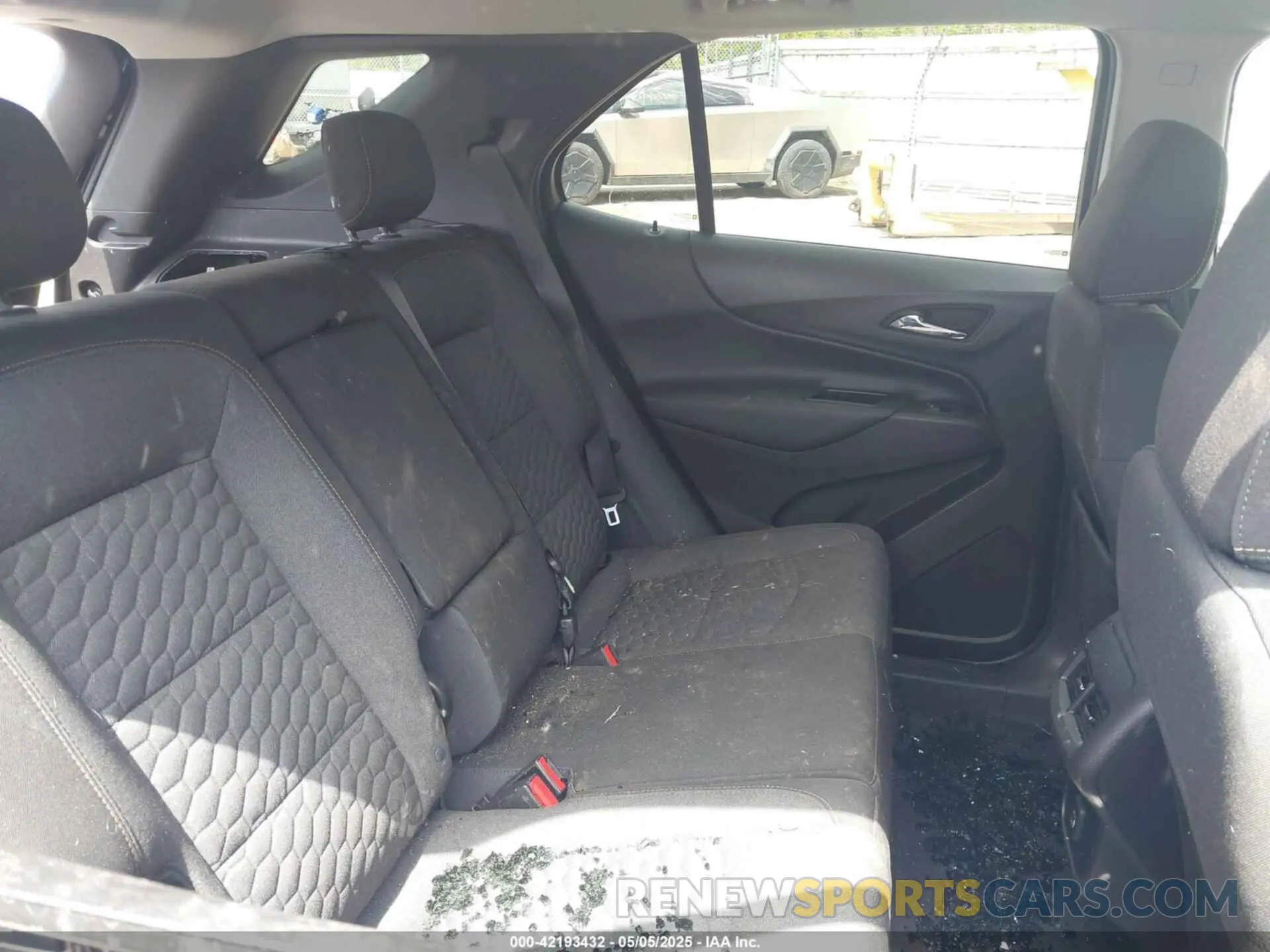 8 Photograph of a damaged car 3GNAXTEV8LL105289 CHEVROLET EQUINOX 2020